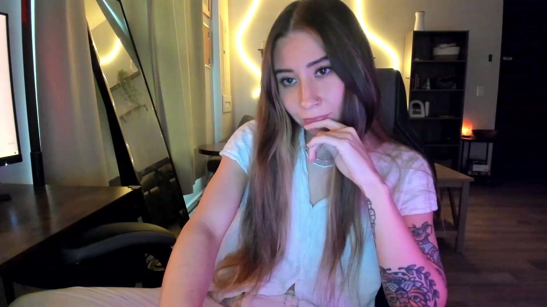 Gallery image thumbnail from lory_babygirl's myfreecams stream on, 01/30/2024, 18:29 image 17 of 20