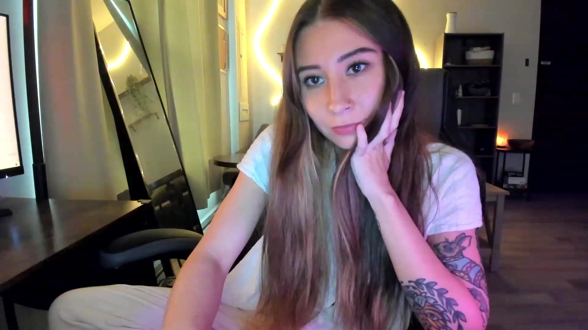 Gallery image thumbnail from lory_babygirl's myfreecams stream on, 01/30/2024, 18:29 image 12 of 20