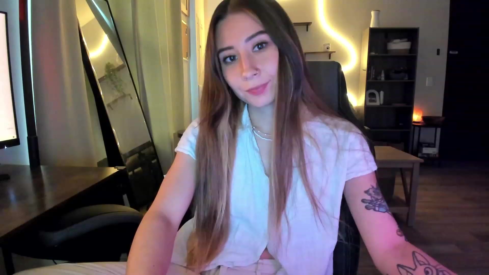 Gallery image thumbnail from lory_babygirl's myfreecams stream on, 01/30/2024, 18:29 image 16 of 20