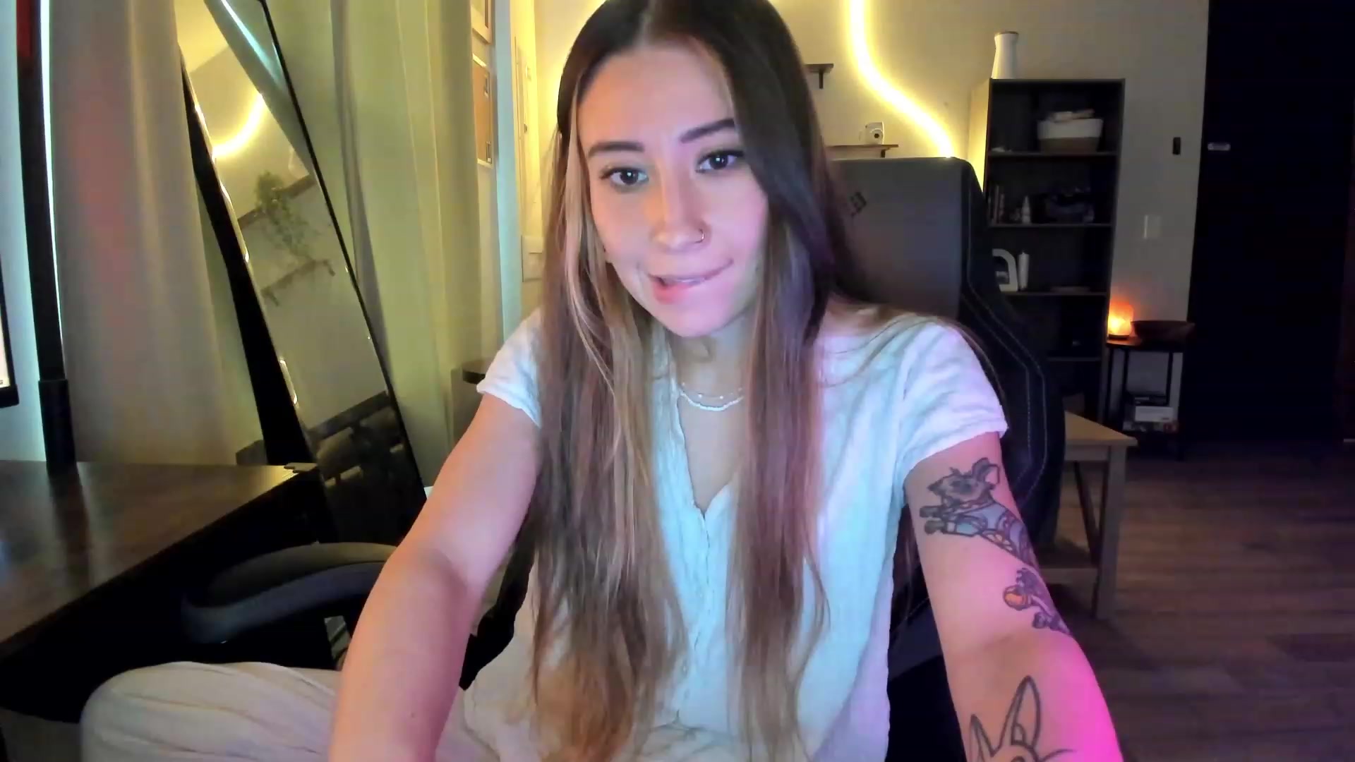 Gallery image thumbnail from lory_babygirl's myfreecams stream on, 01/30/2024, 18:29 image 3 of 20