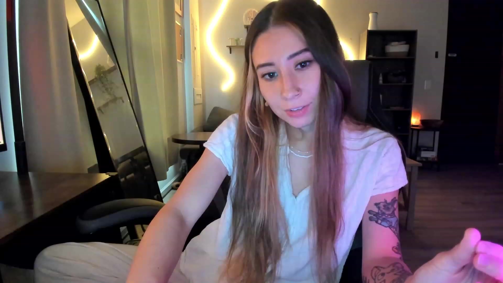 Gallery image thumbnail from lory_babygirl's myfreecams stream on, 01/30/2024, 18:29 image 4 of 20