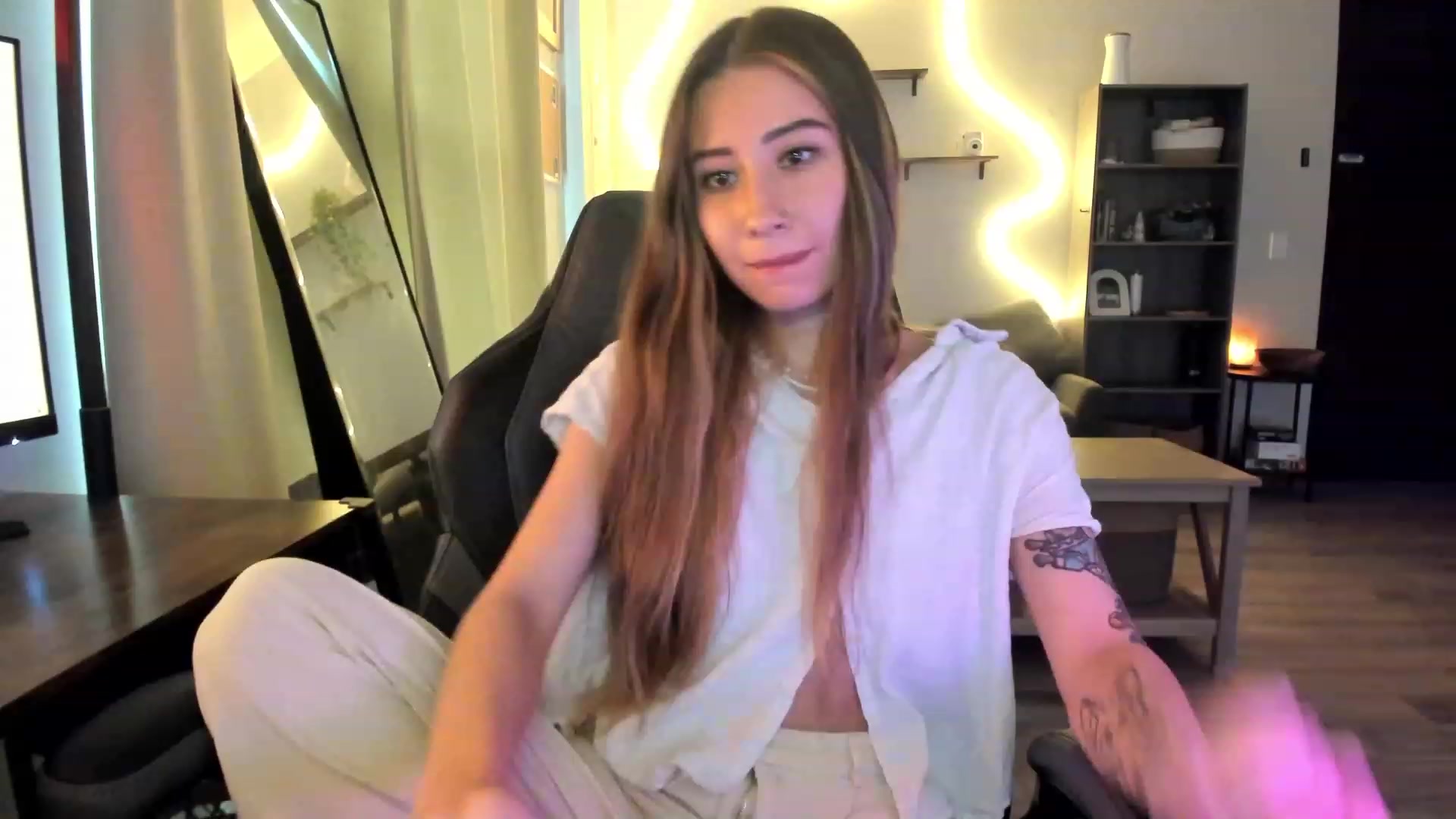 Gallery image thumbnail from lory_babygirl's myfreecams stream on, 01/30/2024, 19:29 image 10 of 20