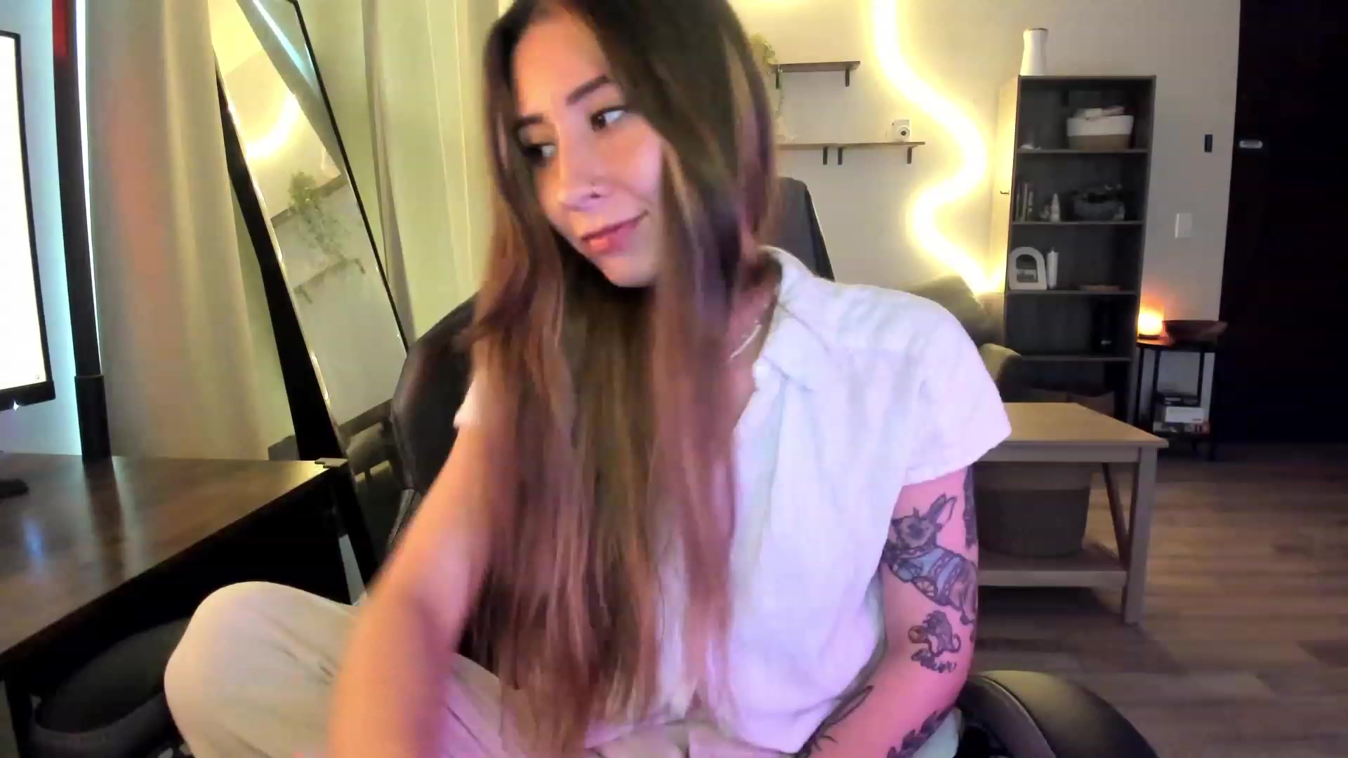 Gallery image thumbnail from lory_babygirl's myfreecams stream on, 01/30/2024, 19:29 image 7 of 20