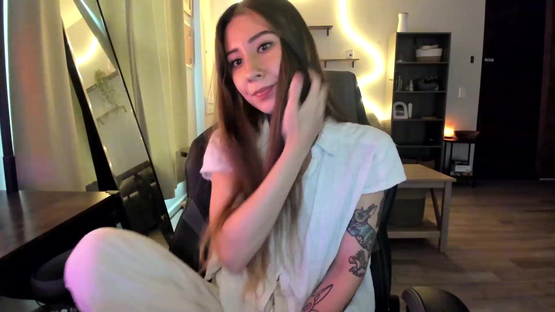 Gallery image thumbnail from lory_babygirl's myfreecams stream on, 01/30/2024, 20:34 image 10 of 20