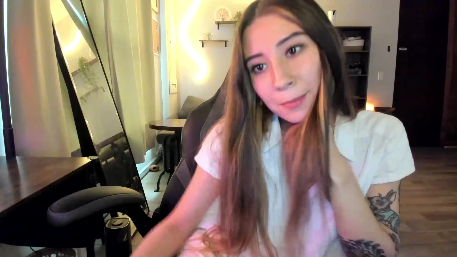 Gallery image thumbnail from lory_babygirl's myfreecams stream on, 01/30/2024, 20:34 image 18 of 20