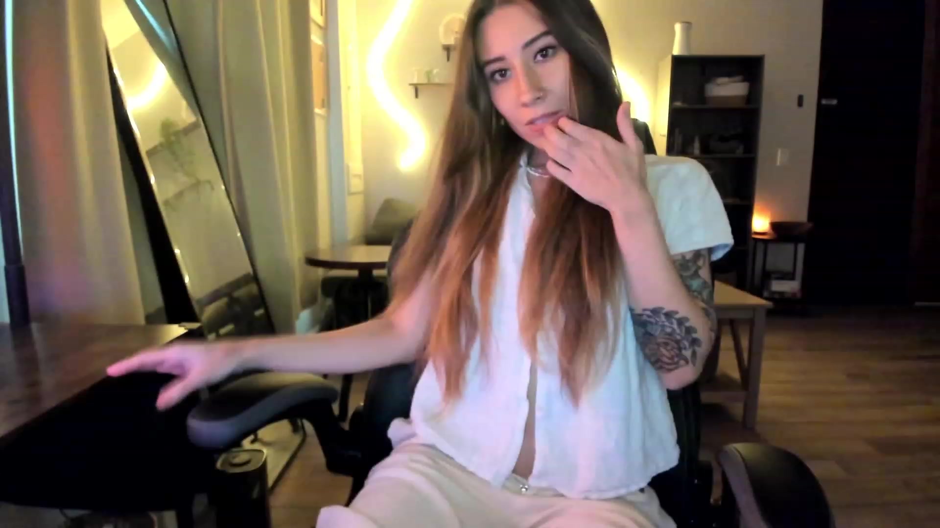 Gallery image thumbnail from lory_babygirl's myfreecams stream on, 01/30/2024, 21:30 image 15 of 20