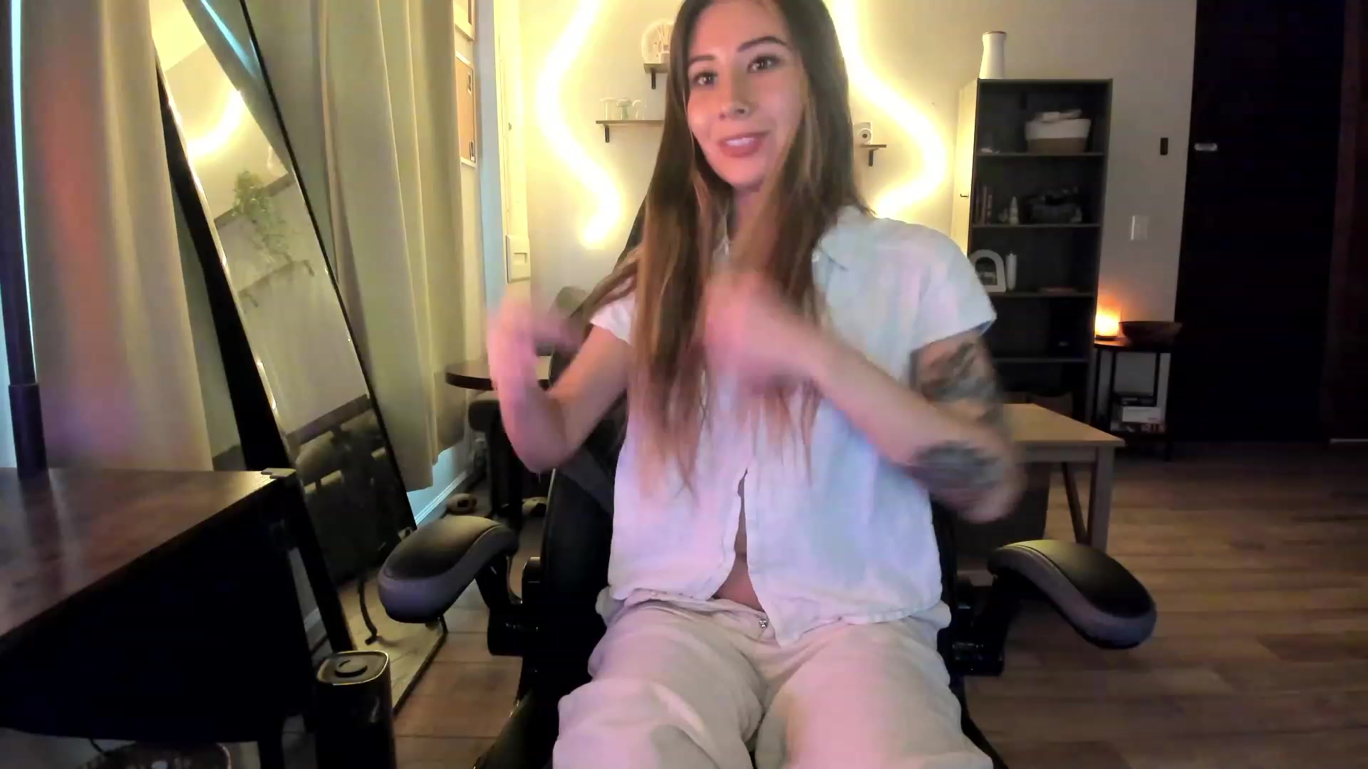 Gallery image thumbnail from lory_babygirl's myfreecams stream on, 01/30/2024, 21:30 image 8 of 20