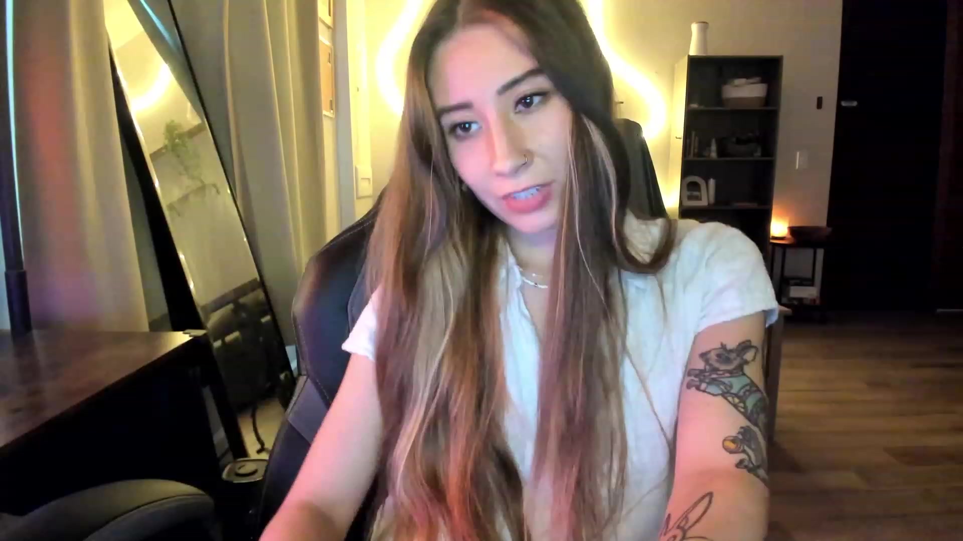 Gallery image thumbnail from lory_babygirl's myfreecams stream on, 01/30/2024, 21:30 image 19 of 20