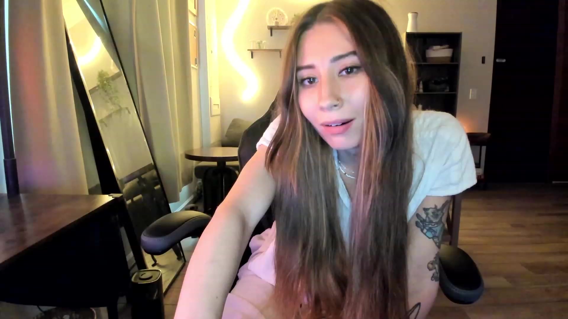 Gallery image thumbnail from lory_babygirl's myfreecams stream on, 01/30/2024, 21:30 image 14 of 20