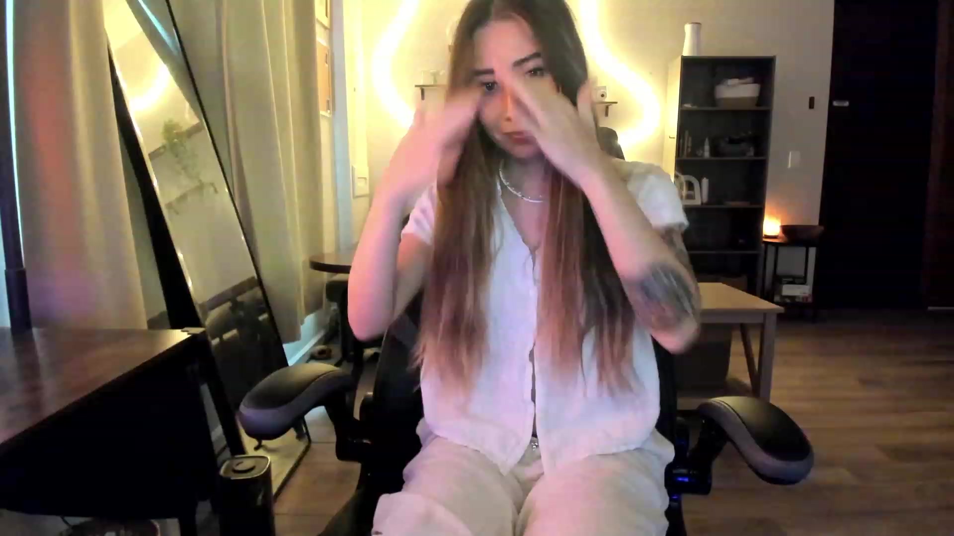 Gallery image thumbnail from lory_babygirl's myfreecams stream on, 01/30/2024, 21:30 image 10 of 20