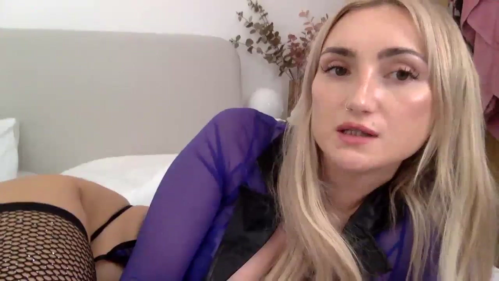 Gallery image thumbnail from louisezus's myfreecams stream on, 09/11/2023, 13:46 image 11 of 20