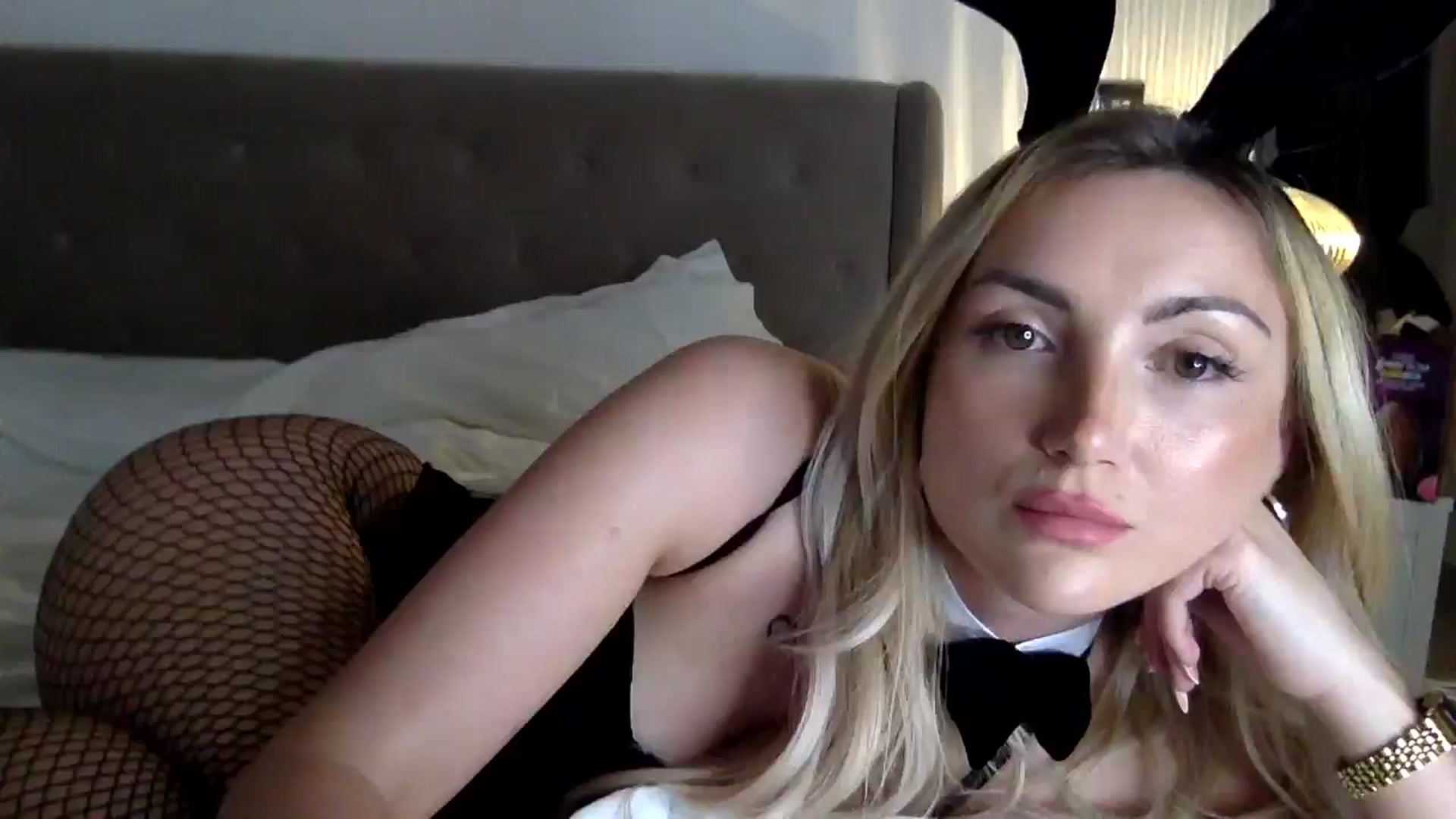 Gallery image thumbnail from louisezus's myfreecams stream on, 04/21/2025, 01:51 image 1 of 20