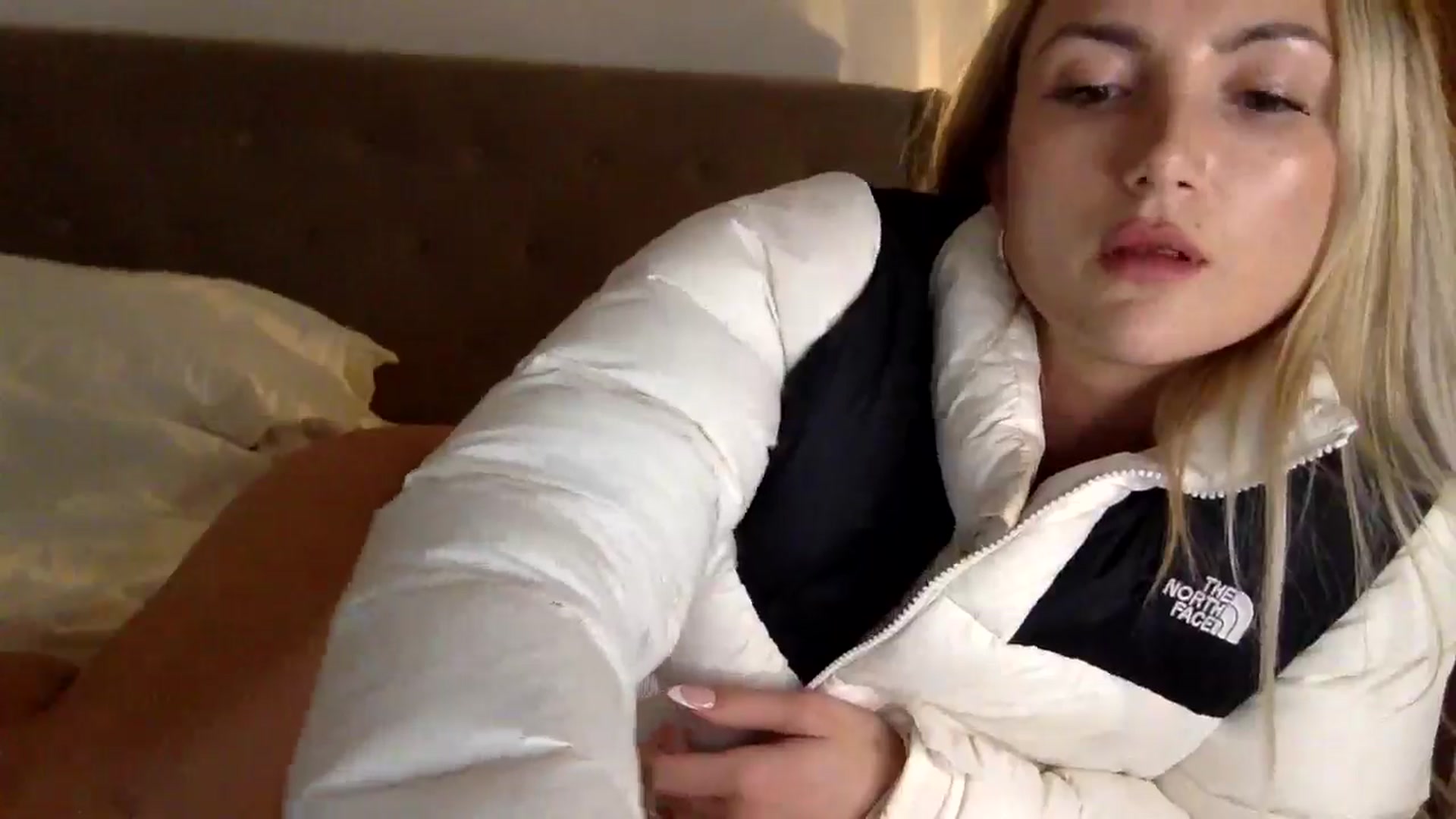 Gallery image thumbnail from louisezus's myfreecams stream on, 04/27/2025, 23:15 image 11 of 20