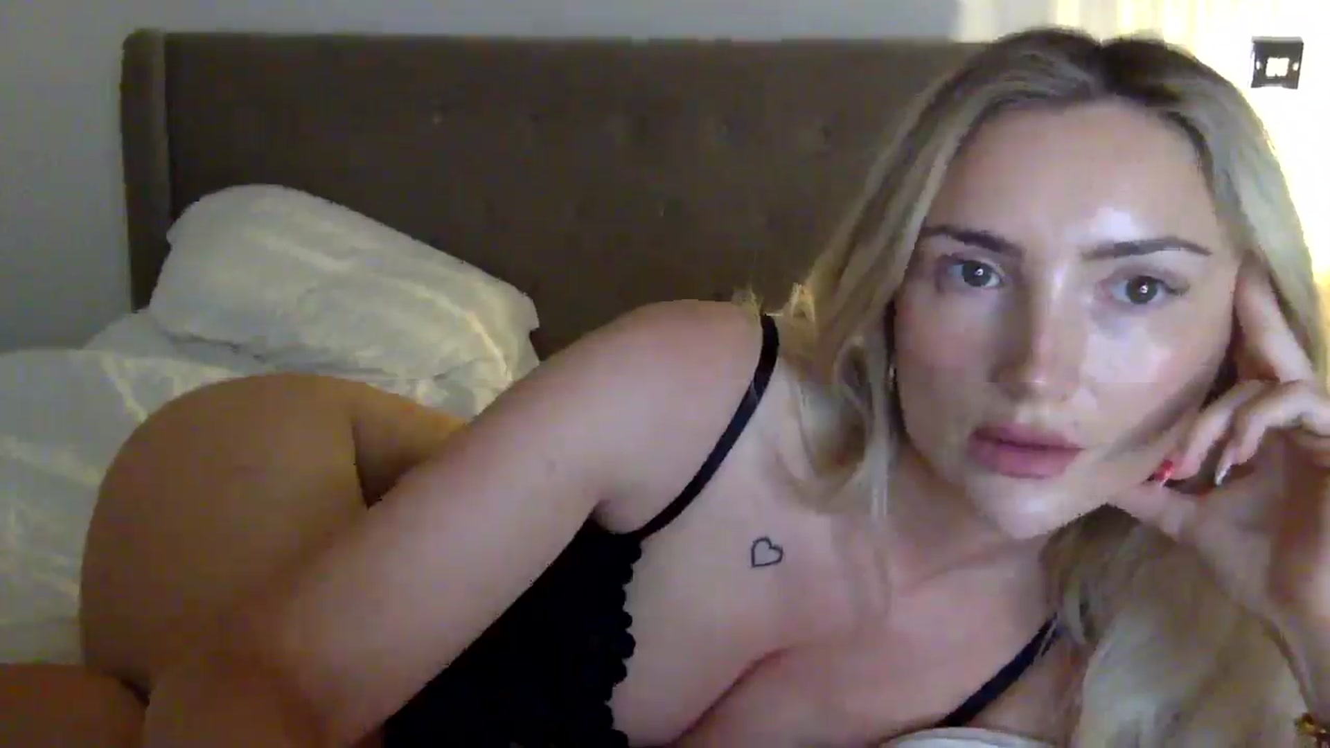 Gallery image thumbnail from louisezus's myfreecams stream on, 06/14/2025, 22:09 image 4 of 20