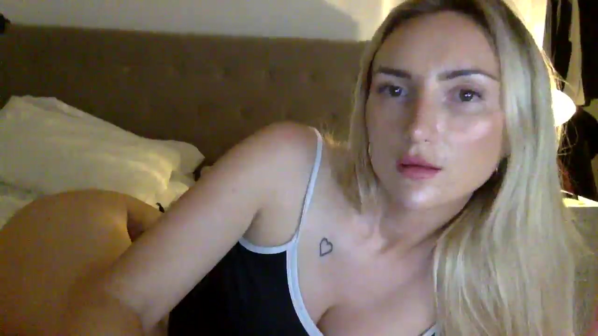 Gallery image thumbnail from louisezus's myfreecams stream on, 07/07/2025, 21:36 image 2 of 20