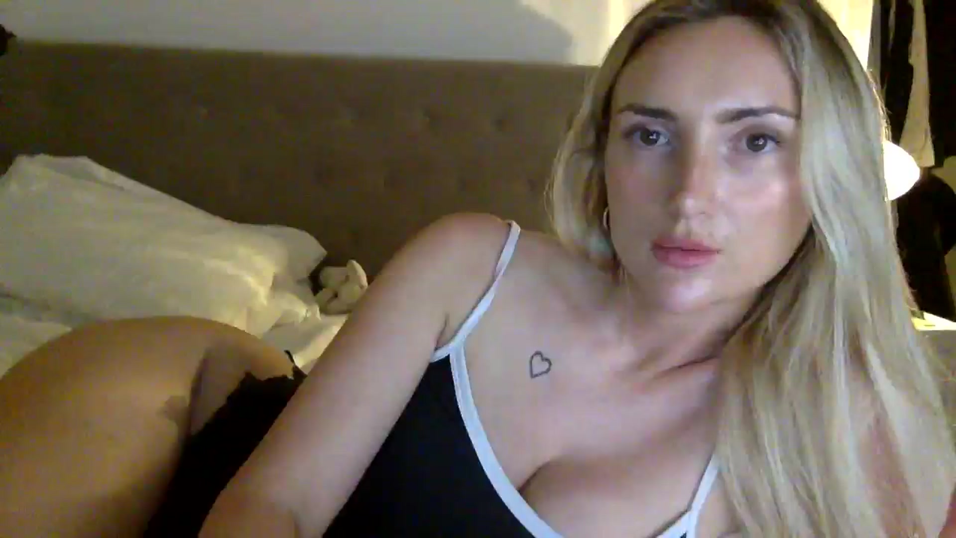 Gallery image thumbnail from louisezus's myfreecams stream on, 07/07/2025, 21:36 image 8 of 20