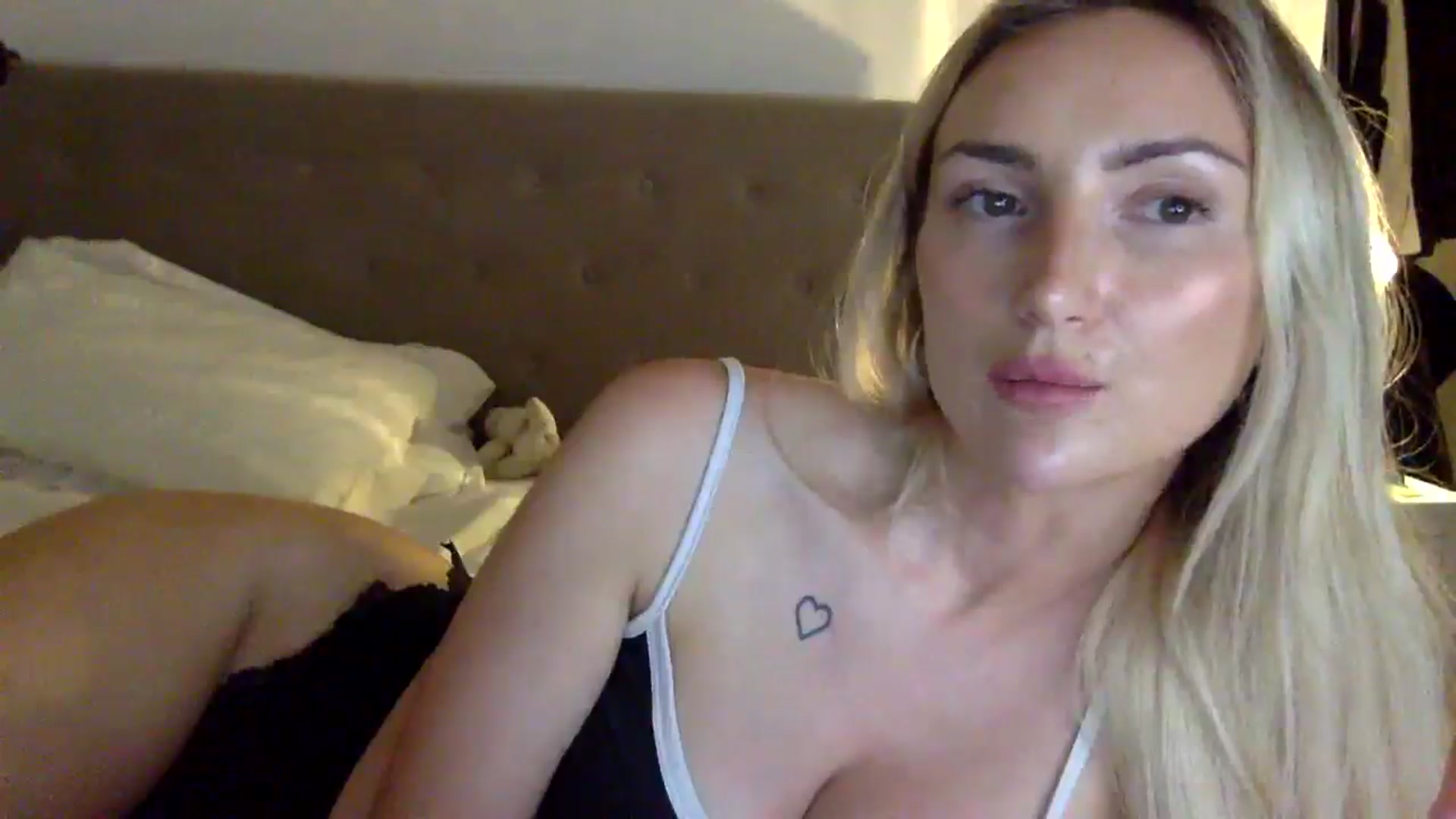 Gallery image thumbnail from louisezus's myfreecams stream on, 07/07/2025, 21:36 image 16 of 20
