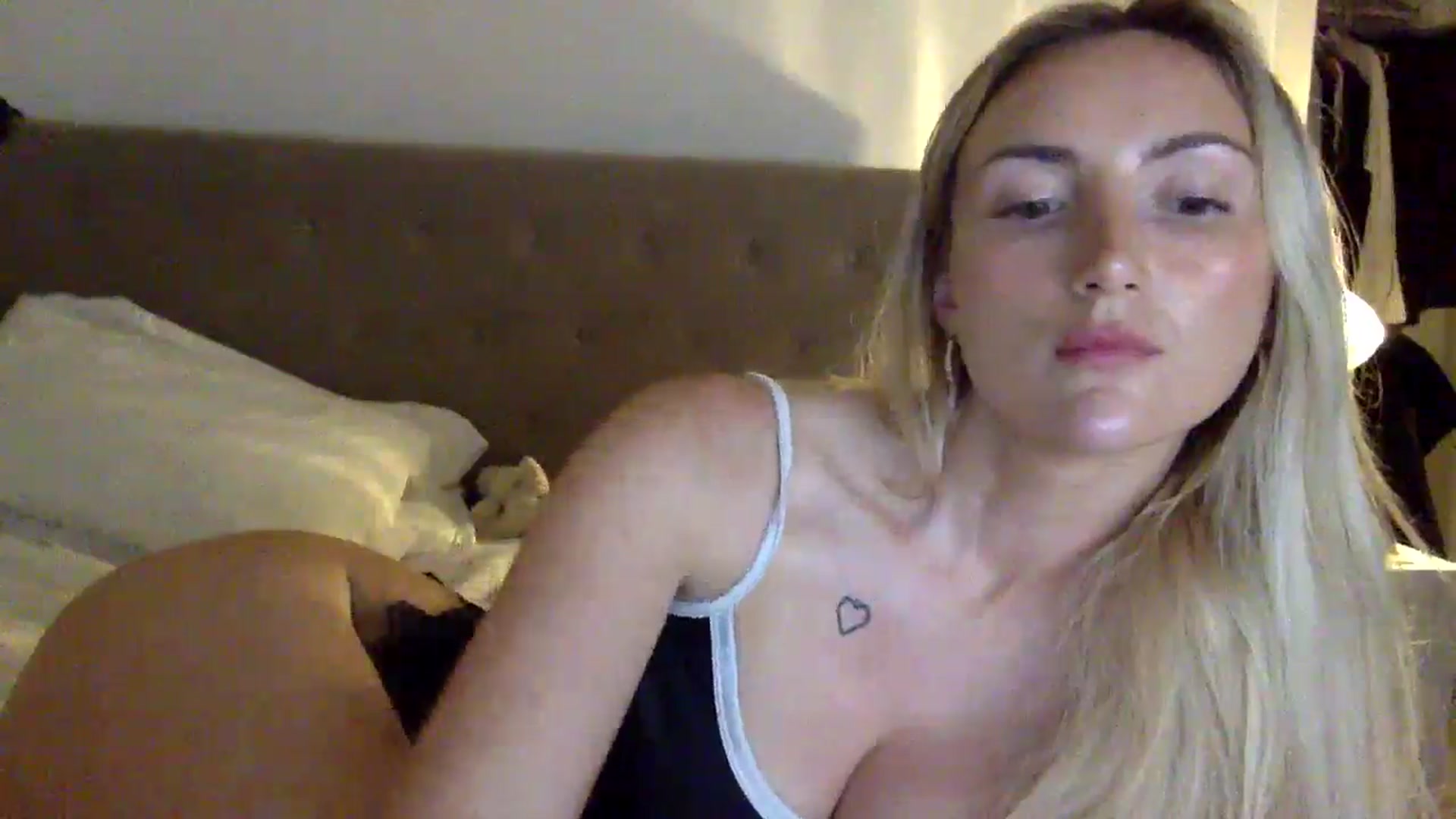 Gallery image thumbnail from louisezus's myfreecams stream on, 07/07/2025, 22:27 image 2 of 20