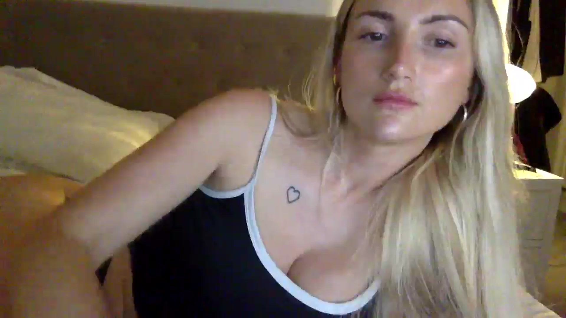 Gallery image thumbnail from louisezus's myfreecams stream on, 07/07/2025, 22:27 image 17 of 20
