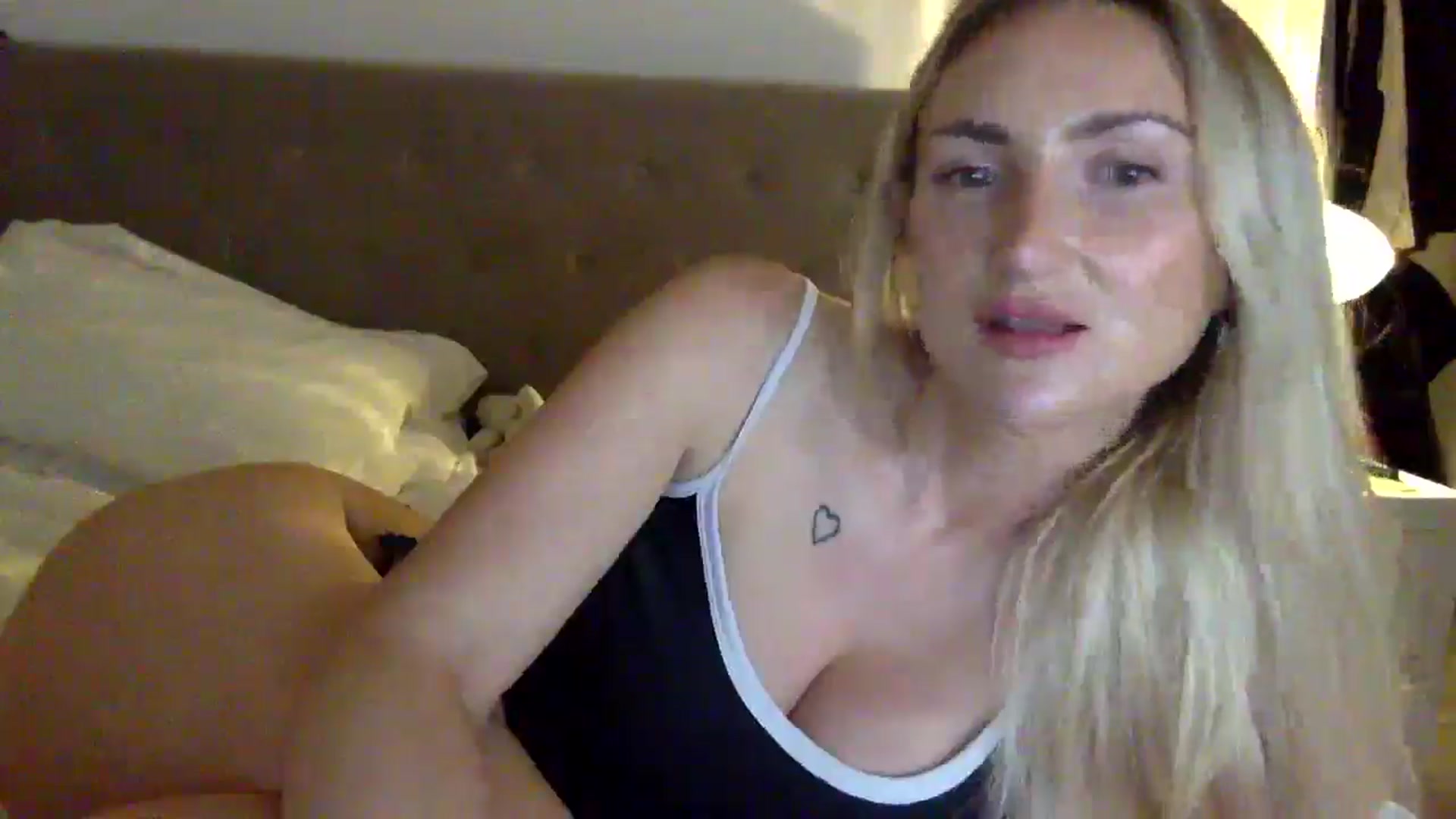 Gallery image thumbnail from louisezus's myfreecams stream on, 07/07/2025, 22:27 image 7 of 20