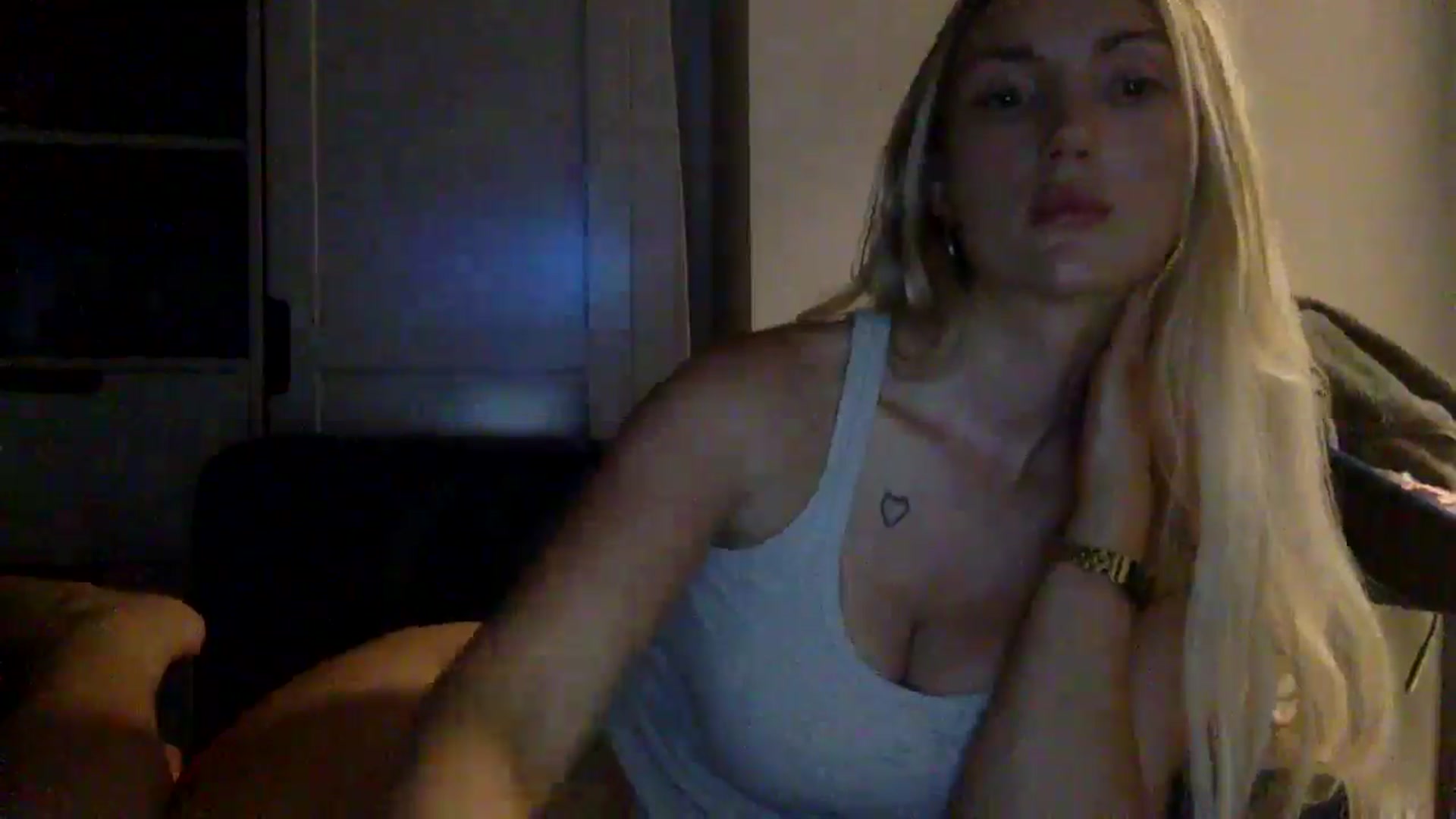 Gallery image thumbnail from louisezus's myfreecams stream on, 07/31/2025, 23:01 image 2 of 20