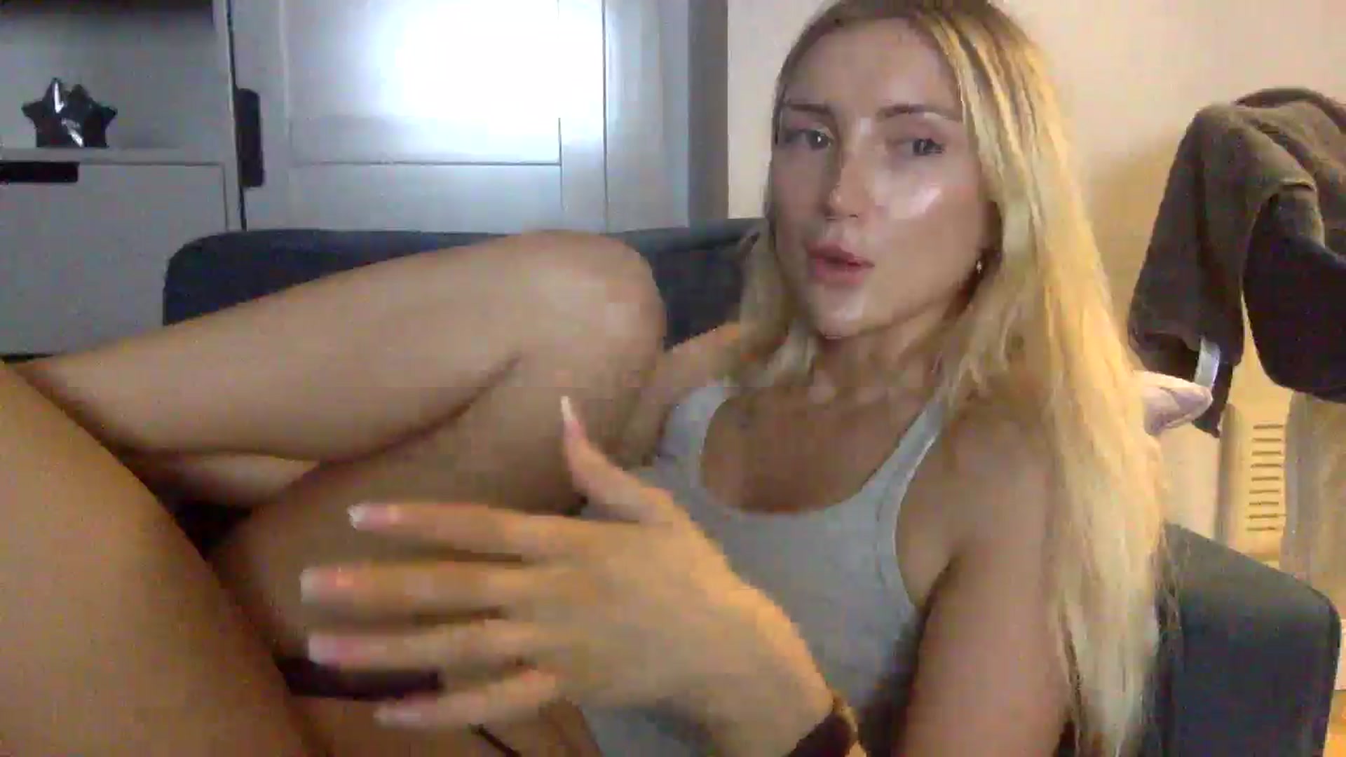 Gallery image thumbnail from louisezus's myfreecams stream on, 08/01/2025, 24:01 image 13 of 20