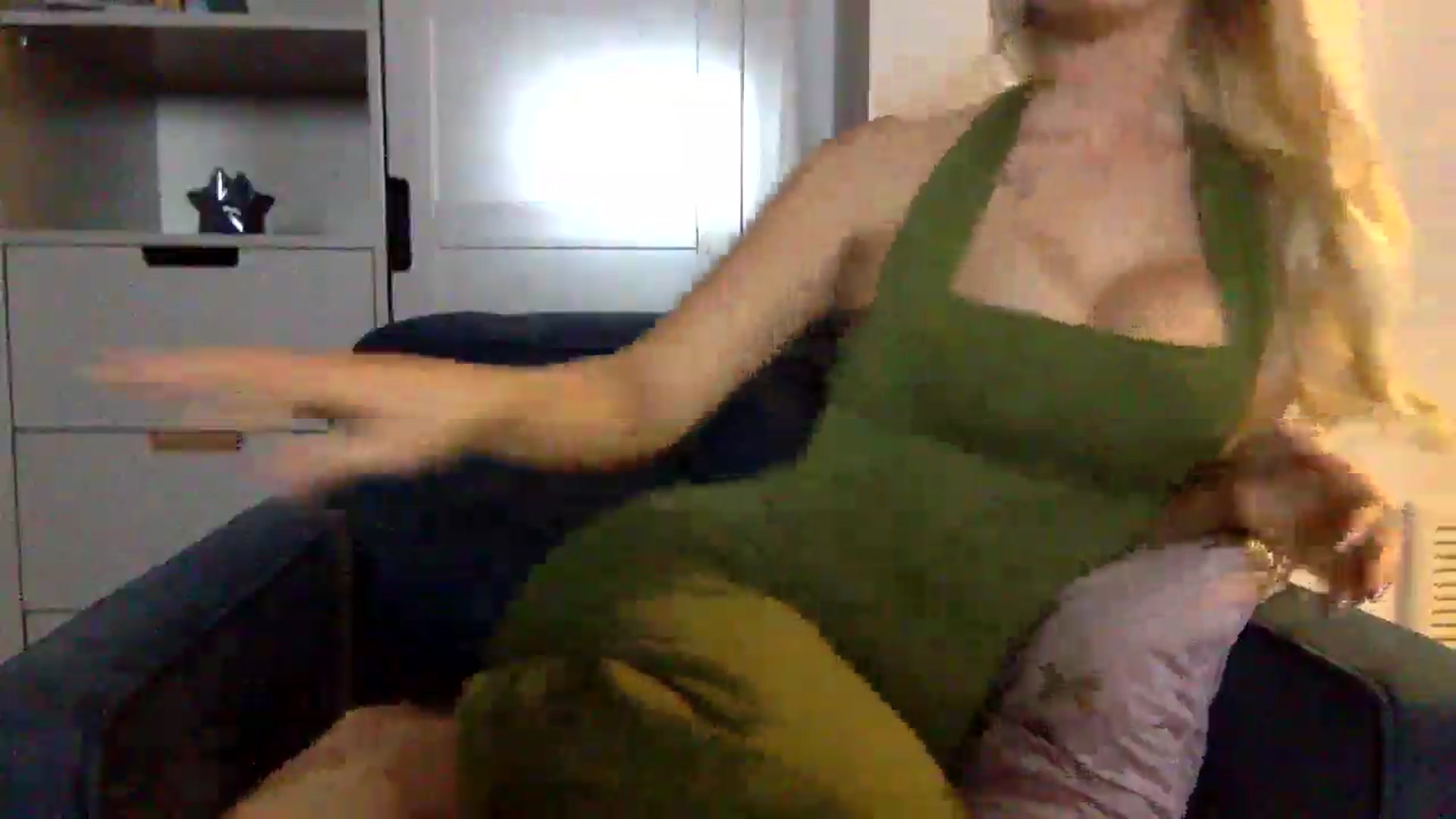 Gallery image thumbnail from louisezus's myfreecams stream on, 08/01/2025, 23:22 image 12 of 20