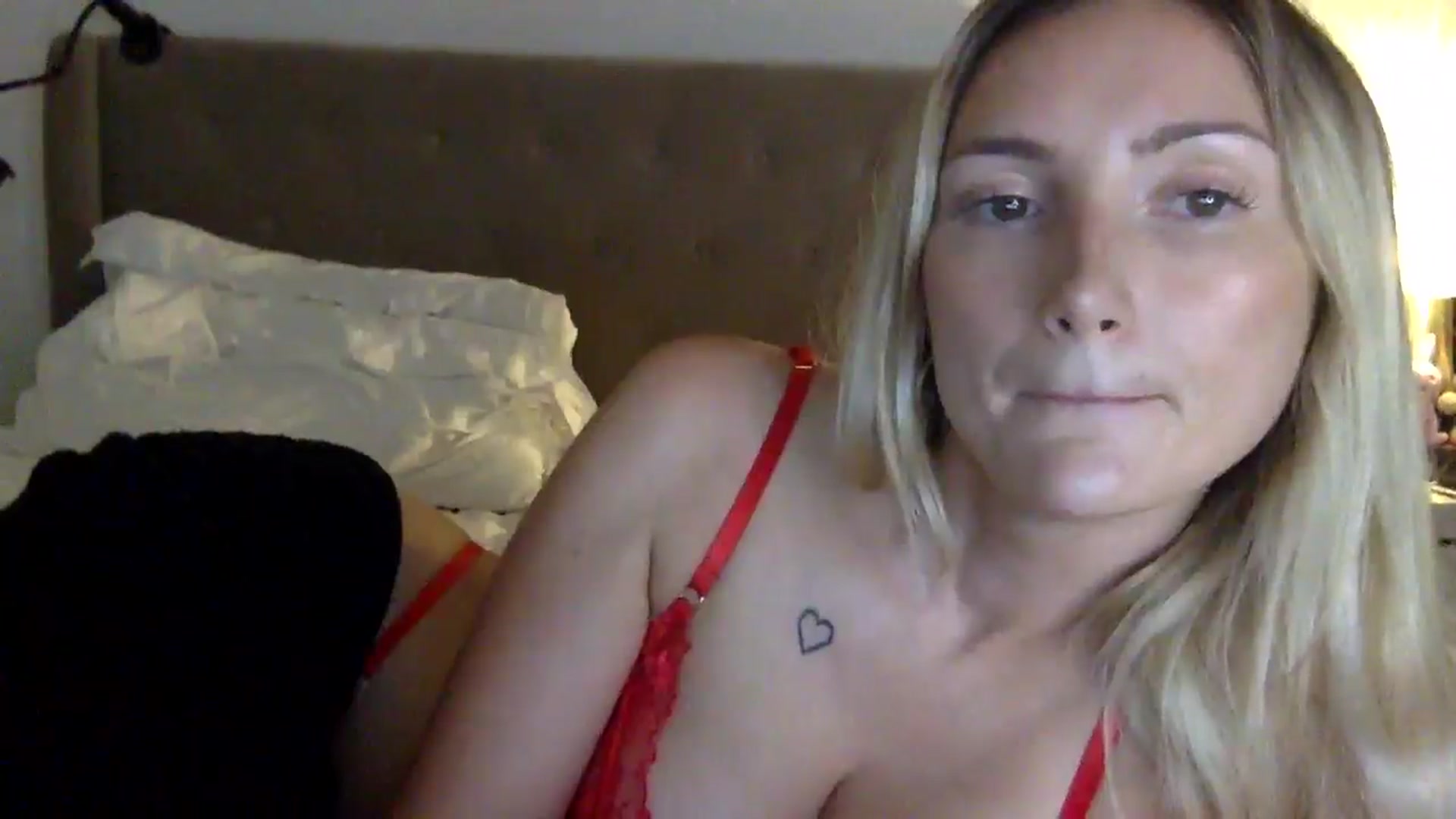 Gallery image thumbnail from louisezus's myfreecams stream on, 08/29/2025, 24:12 image 2 of 20