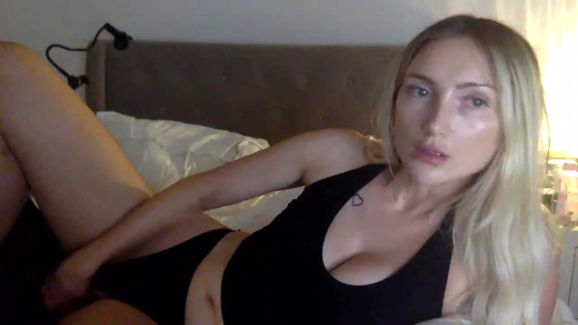 Gallery image thumbnail from louisezus's myfreecams stream on, 09/04/2025, 24:01 image 6 of 20