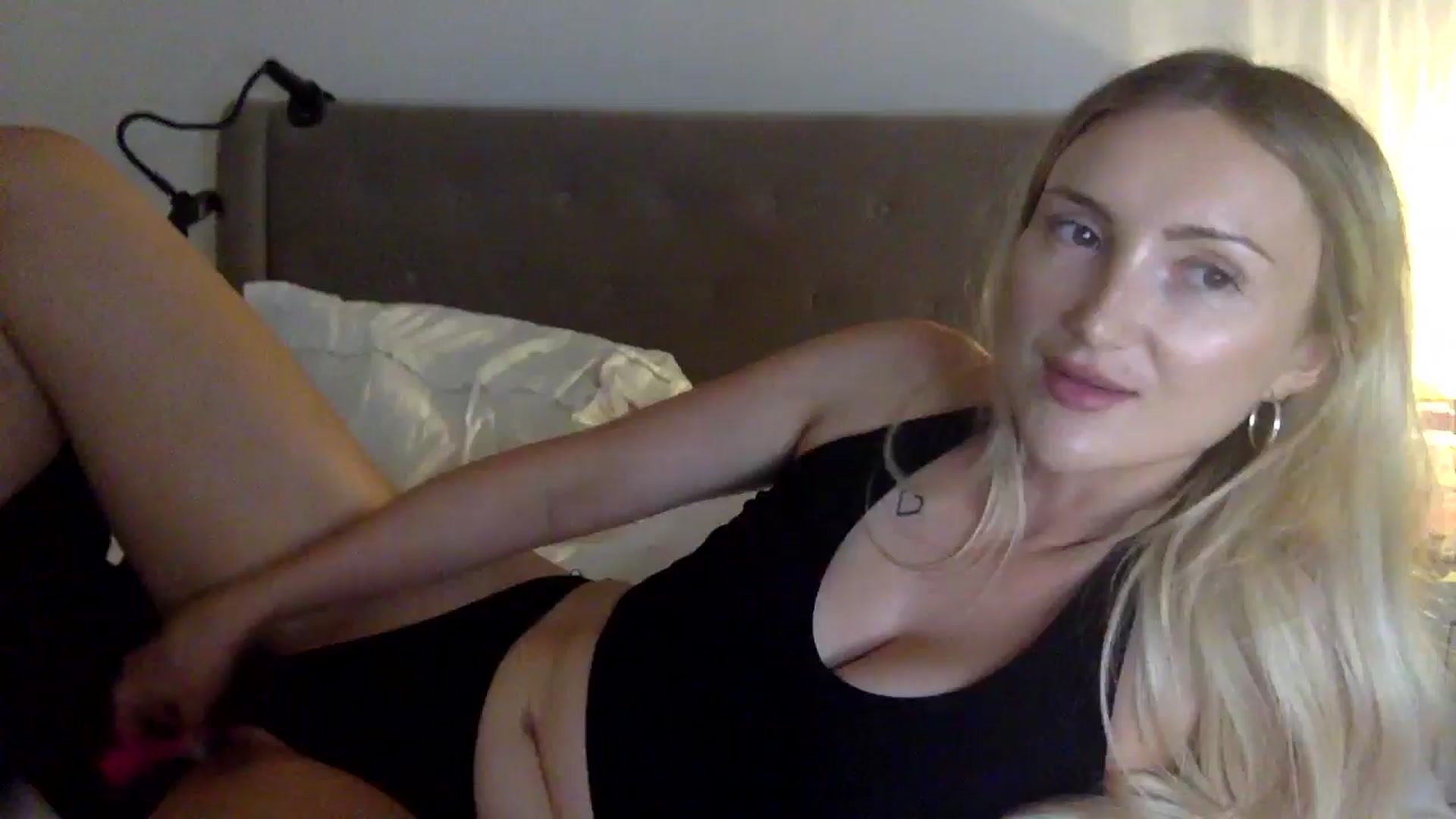 Gallery image thumbnail from louisezus's myfreecams stream on, 09/04/2025, 24:01 image 5 of 20