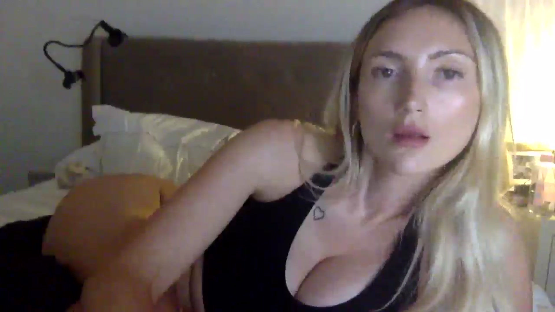 Gallery image thumbnail from louisezus's myfreecams stream on, 09/04/2025, 24:01 image 4 of 20