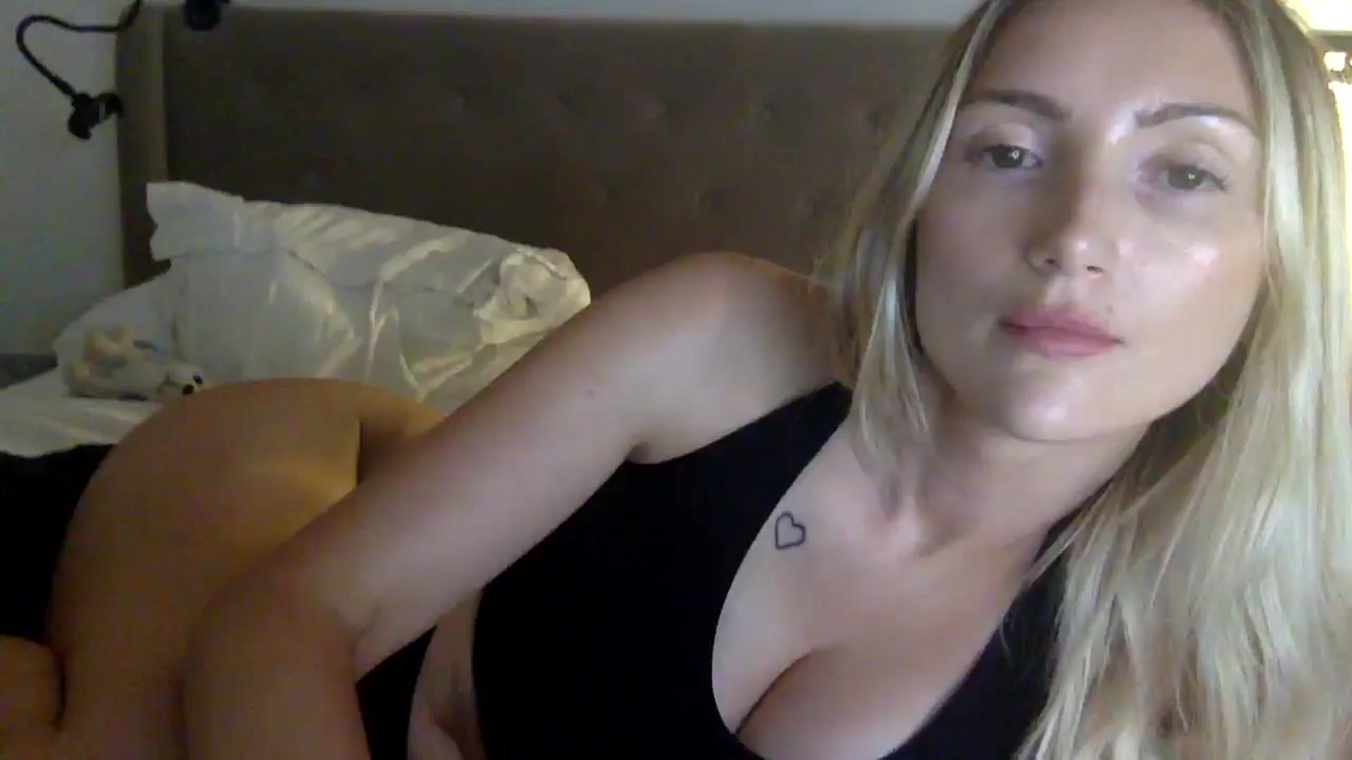 Gallery image thumbnail from louisezus's myfreecams stream on, 09/04/2025, 24:30 image 17 of 20