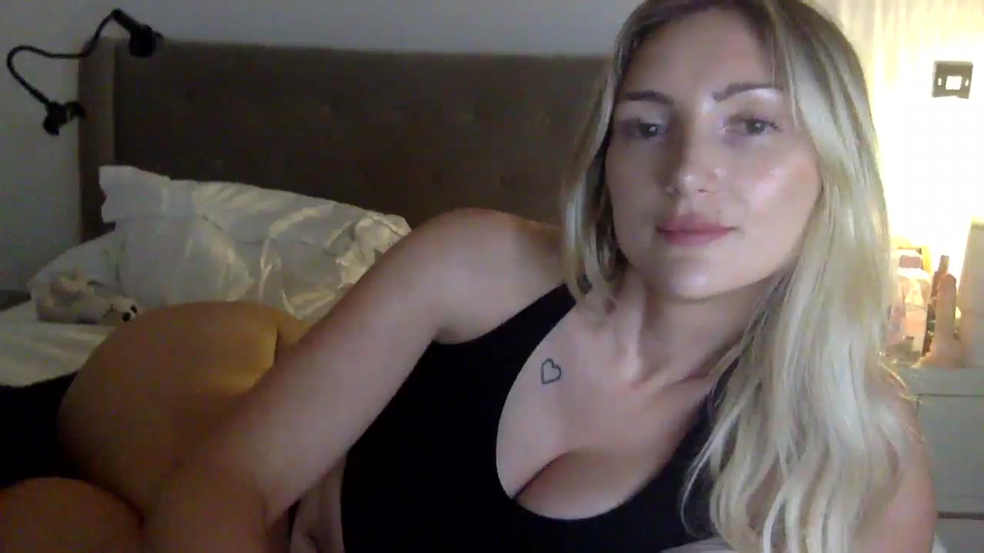 Gallery image thumbnail from louisezus's myfreecams stream on, 09/04/2025, 24:30 image 2 of 20