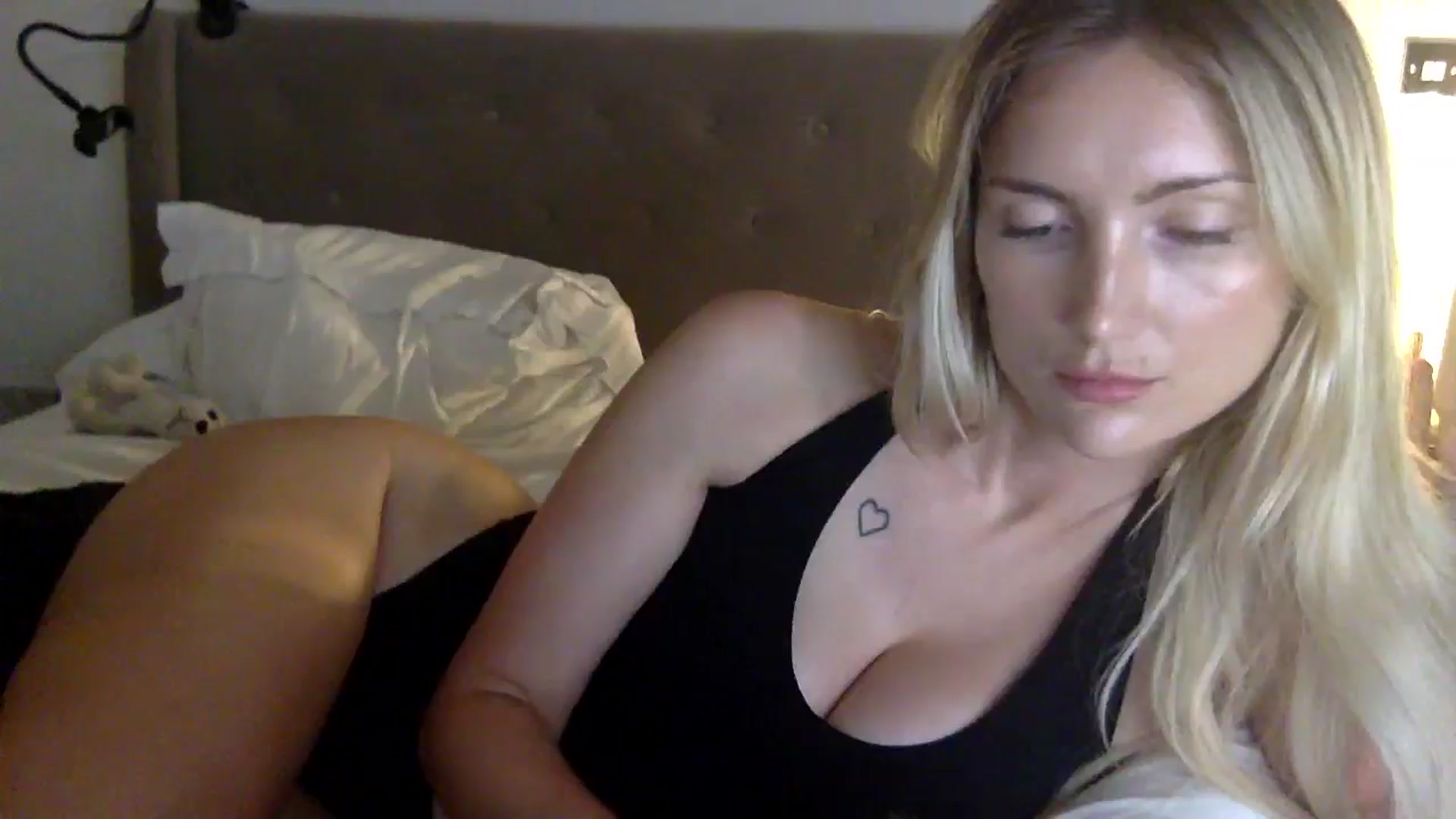 Gallery image thumbnail from louisezus's myfreecams stream on, 09/04/2025, 24:30 image 10 of 20