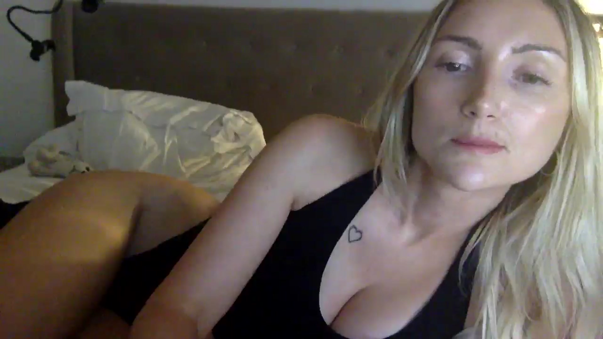 Gallery image thumbnail from louisezus's myfreecams stream on, 09/04/2025, 24:30 image 15 of 20