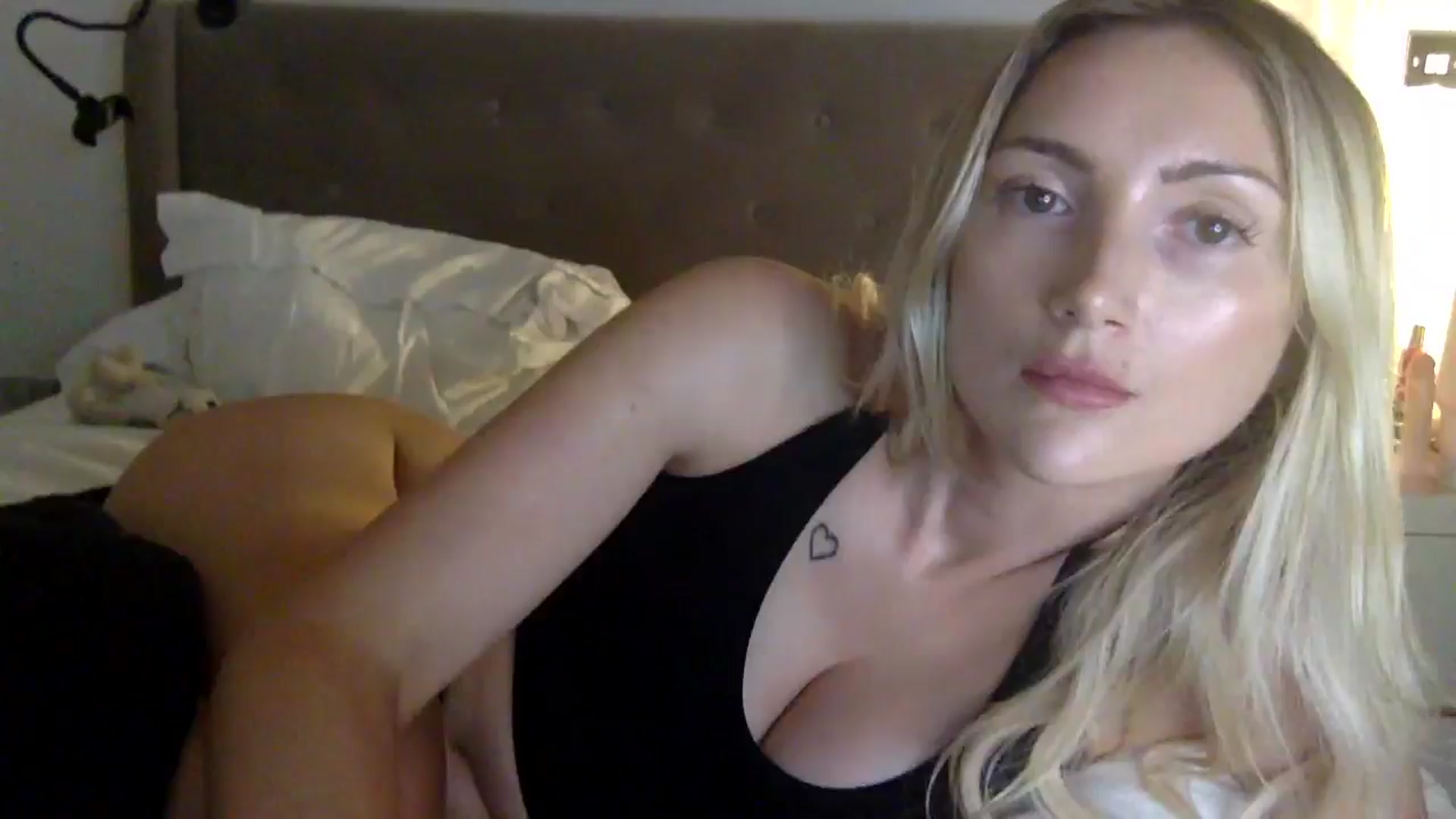 Gallery image thumbnail from louisezus's myfreecams stream on, 09/04/2025, 24:30 image 8 of 20