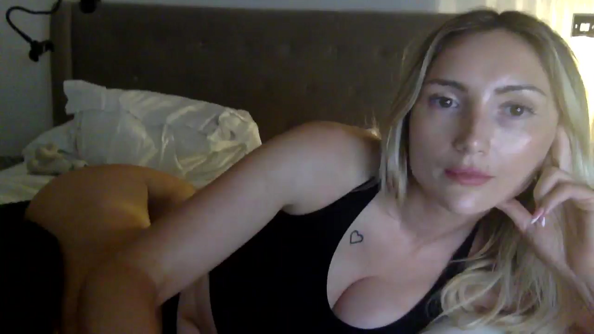 Gallery image thumbnail from louisezus's myfreecams stream on, 09/04/2025, 24:30 image 4 of 20