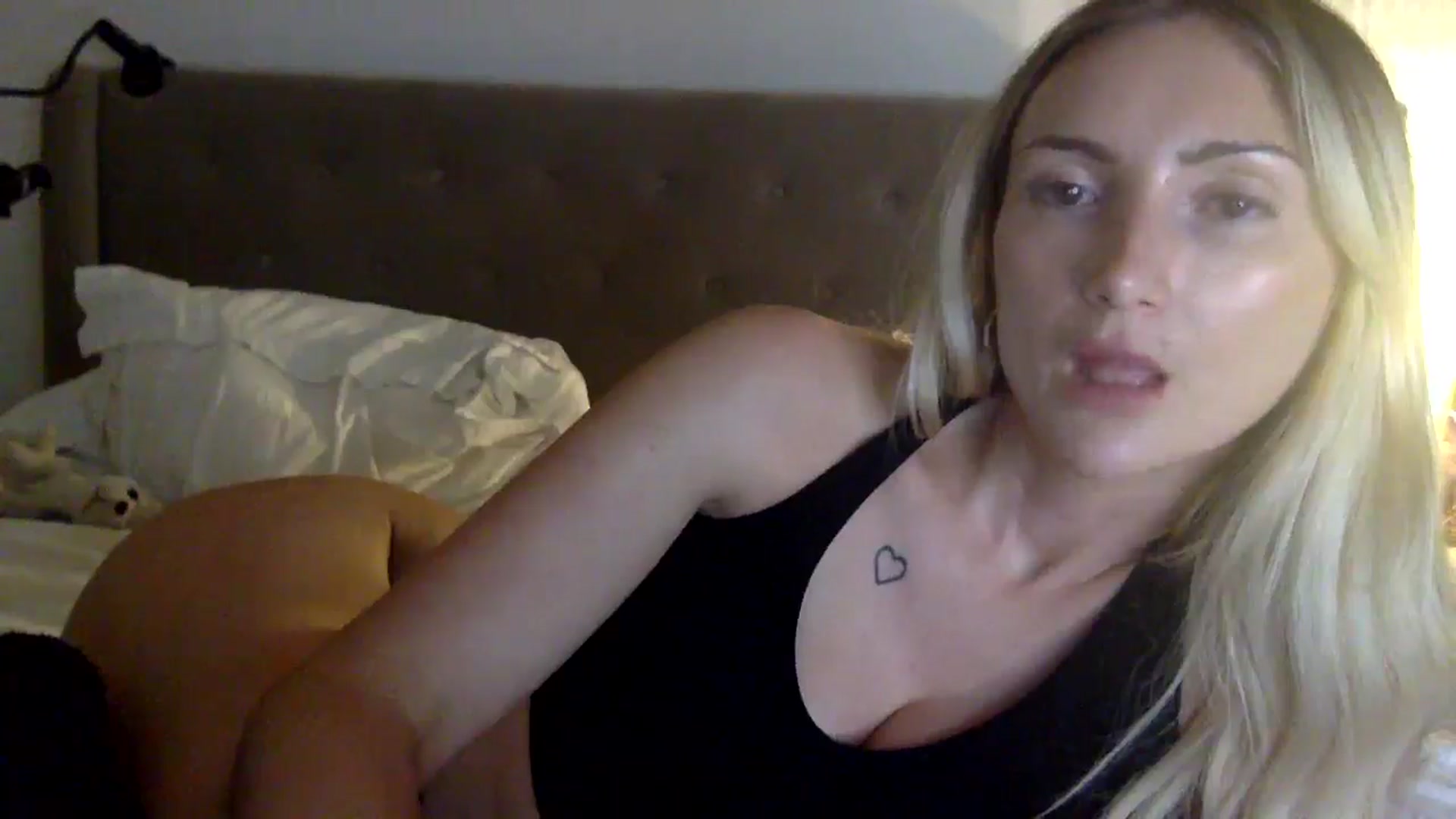 Gallery image thumbnail from louisezus's myfreecams stream on, 09/04/2025, 01:34 image 19 of 20