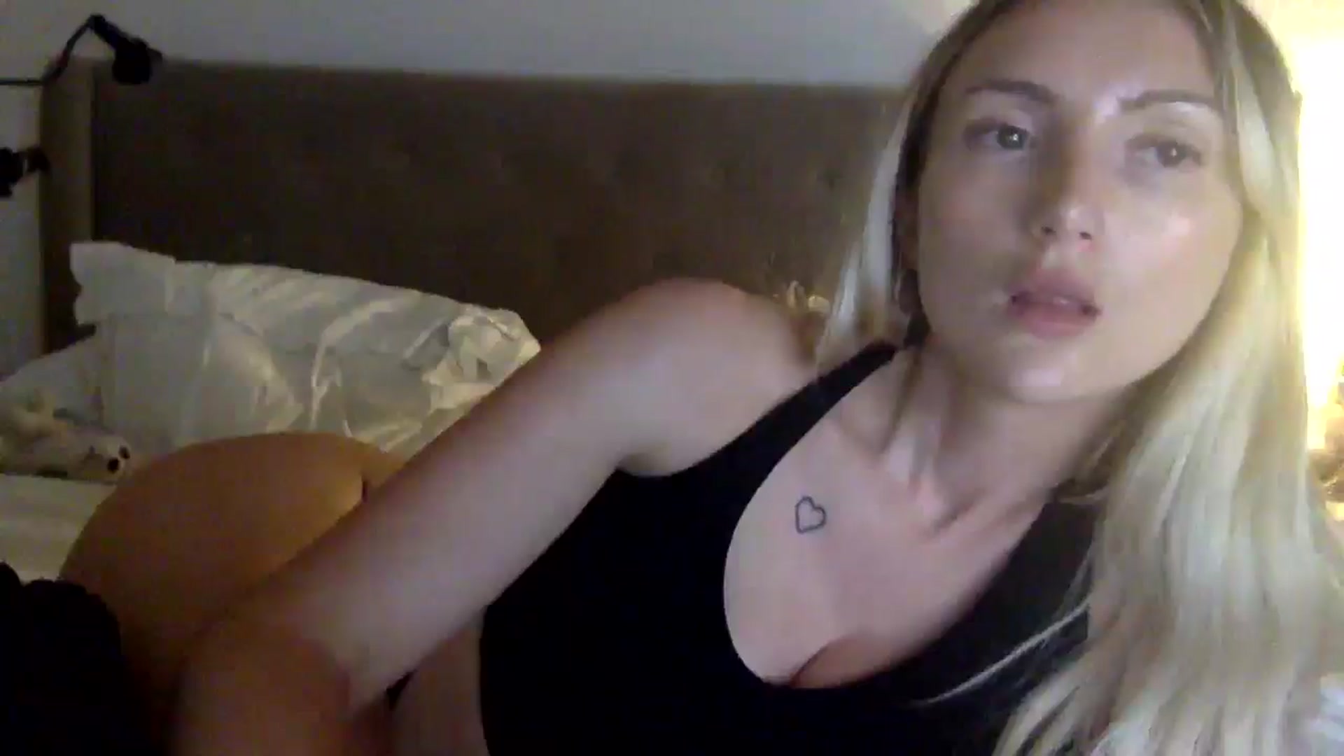 Gallery image thumbnail from louisezus's myfreecams stream on, 09/04/2025, 01:34 image 18 of 20