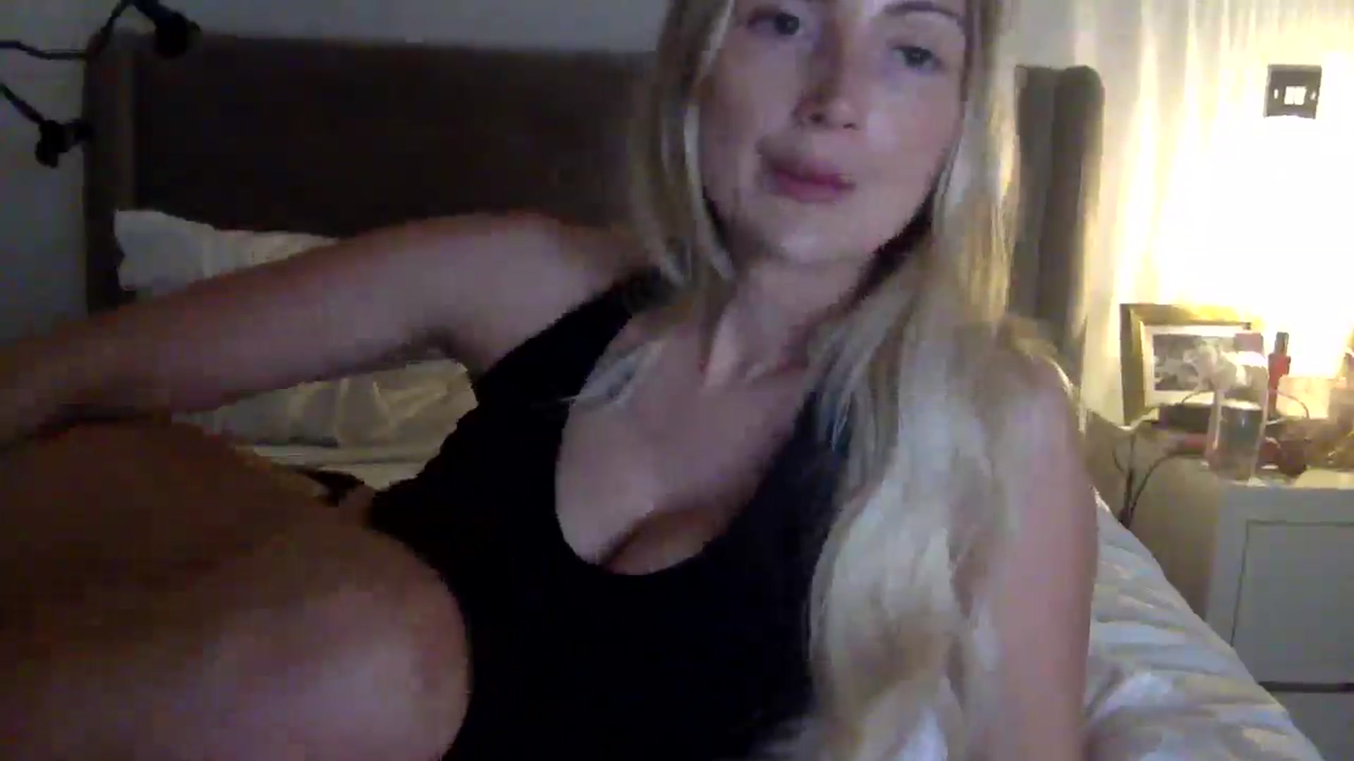 Gallery image thumbnail from louisezus's myfreecams stream on, 09/04/2025, 01:34 image 14 of 20