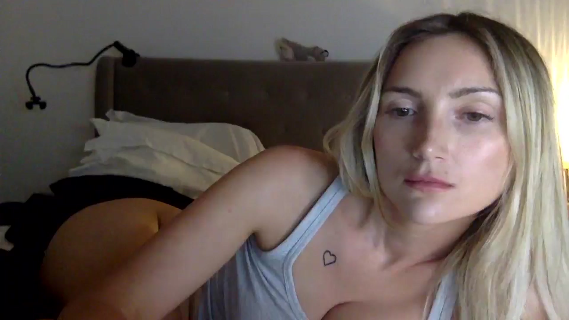 Gallery image thumbnail from louisezus's myfreecams stream on, 09/04/2025, 23:46 image 12 of 20