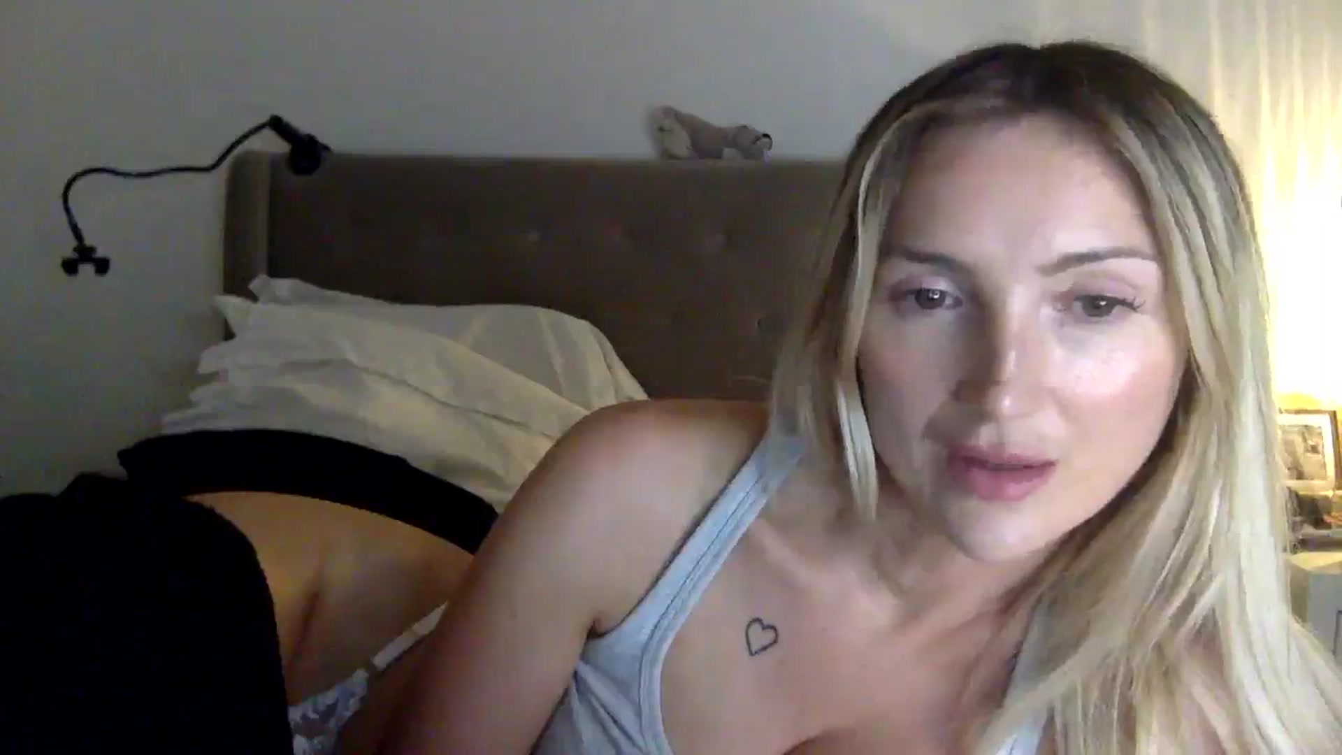 Gallery image thumbnail from louisezus's myfreecams stream on, 09/04/2025, 23:46 image 14 of 20