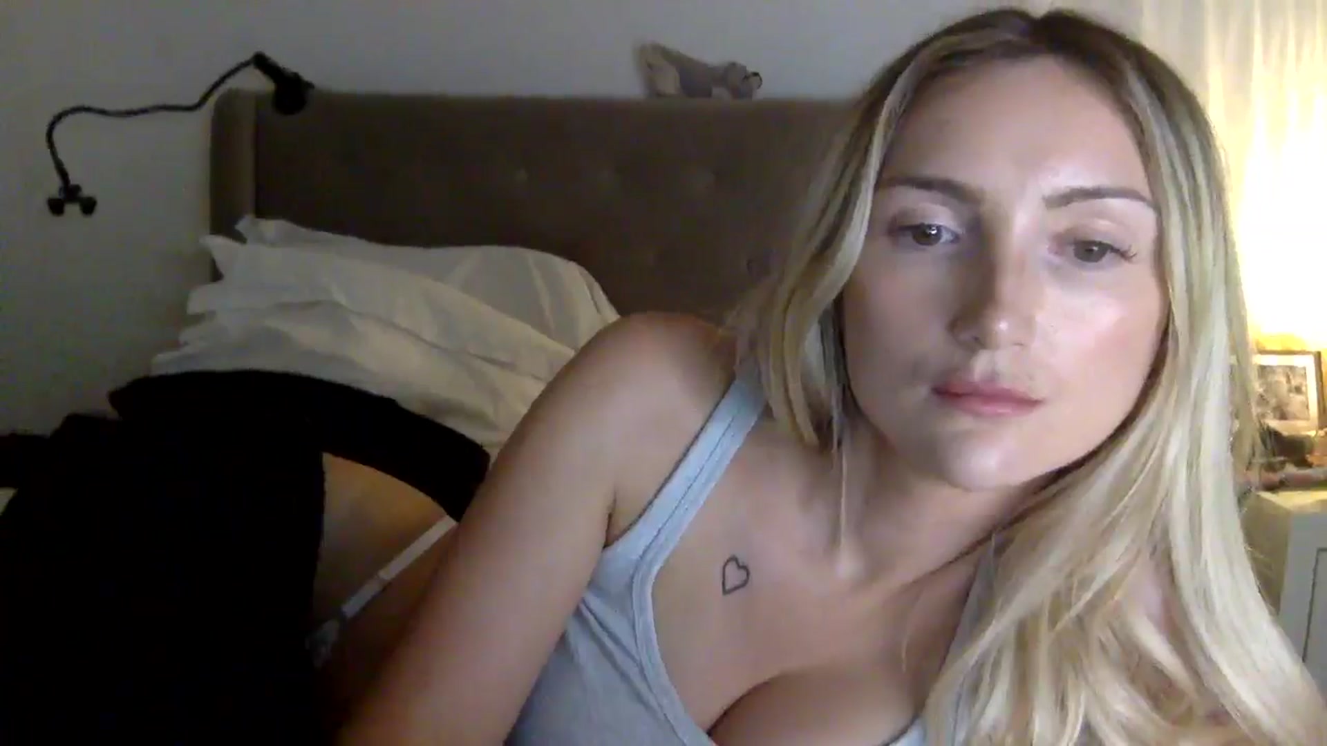 Gallery image thumbnail from louisezus's myfreecams stream on, 09/04/2025, 23:46 image 16 of 20