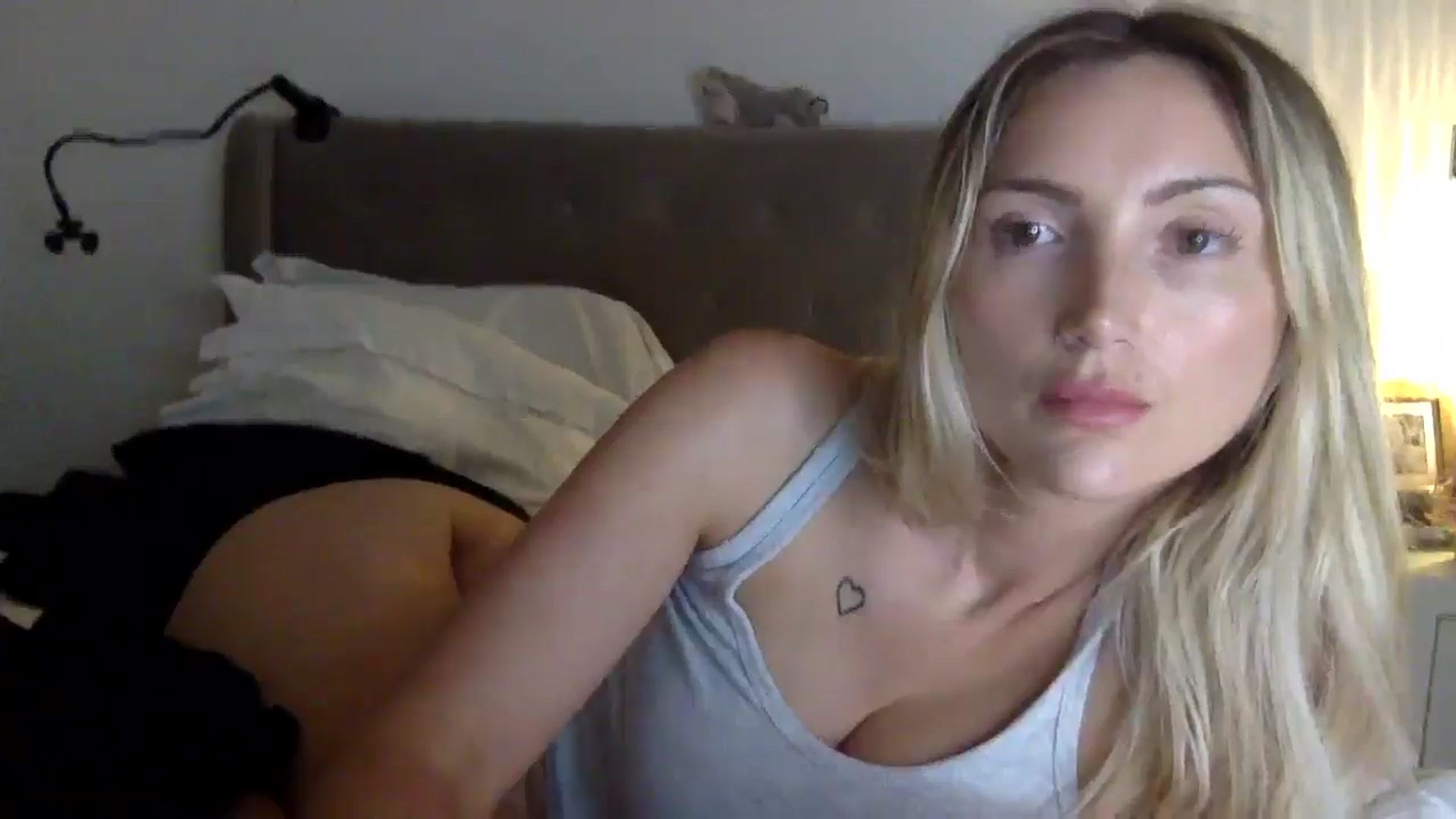 Gallery image thumbnail from louisezus's myfreecams stream on, 09/05/2025, 24:33 image 6 of 20