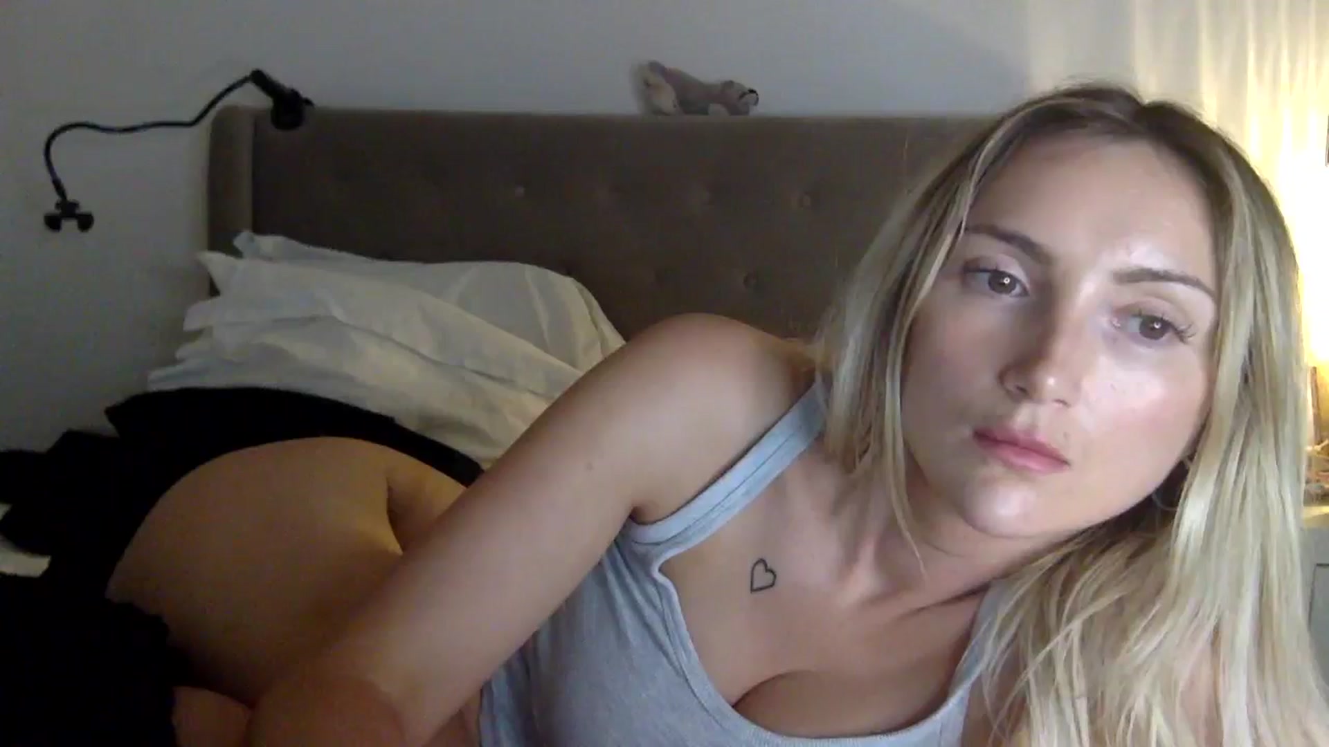 Gallery image thumbnail from louisezus's myfreecams stream on, 09/05/2025, 24:33 image 17 of 20