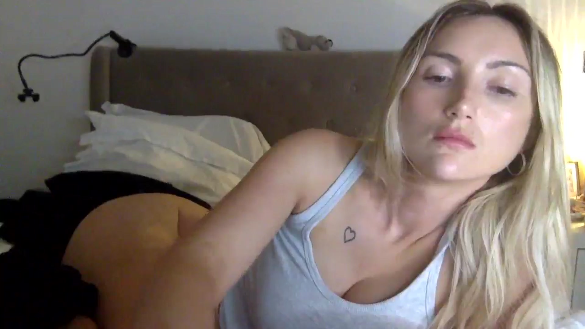 Gallery image thumbnail from louisezus's myfreecams stream on, 09/05/2025, 24:33 image 4 of 20
