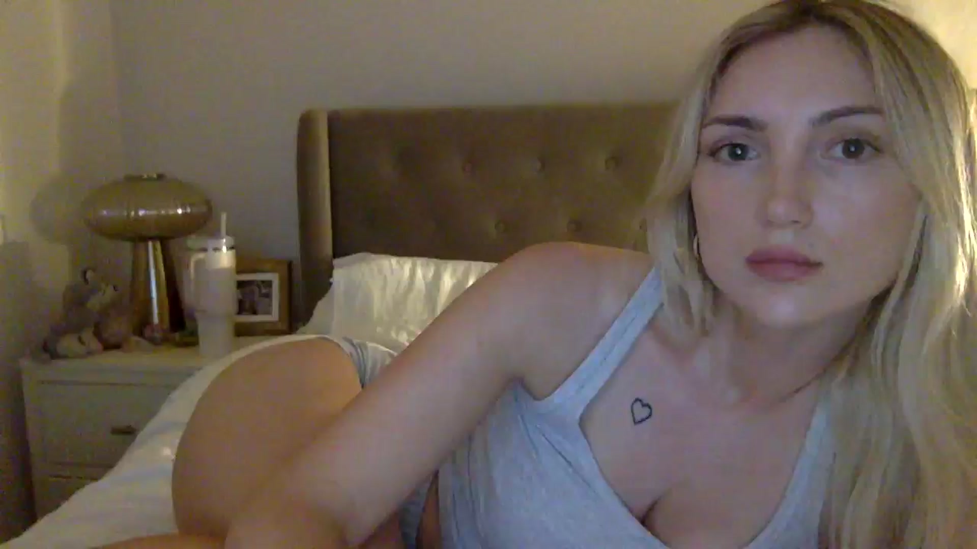 Gallery image thumbnail from louisezus's myfreecams stream on, 09/20/2025, 23:12 image 3 of 20