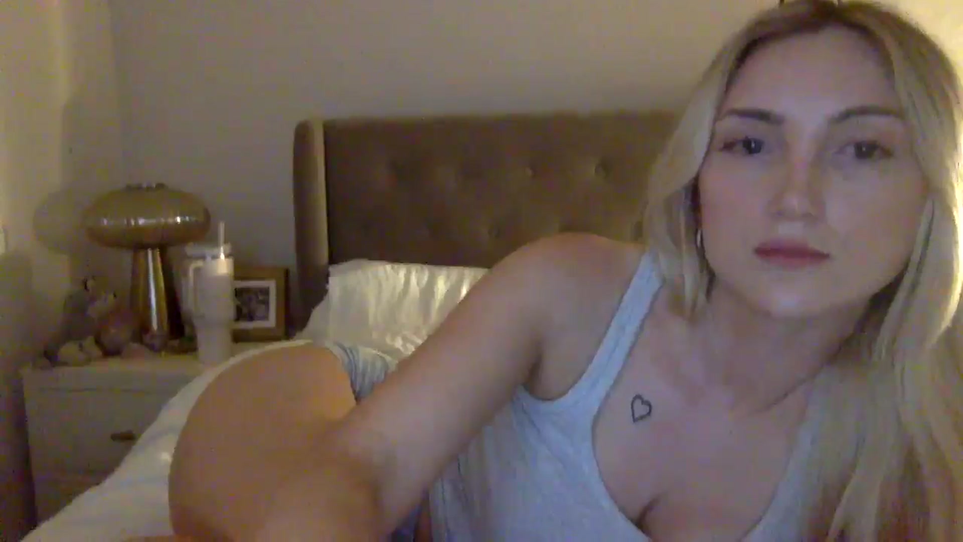 Gallery image thumbnail from louisezus's myfreecams stream on, 09/20/2025, 23:12 image 2 of 20