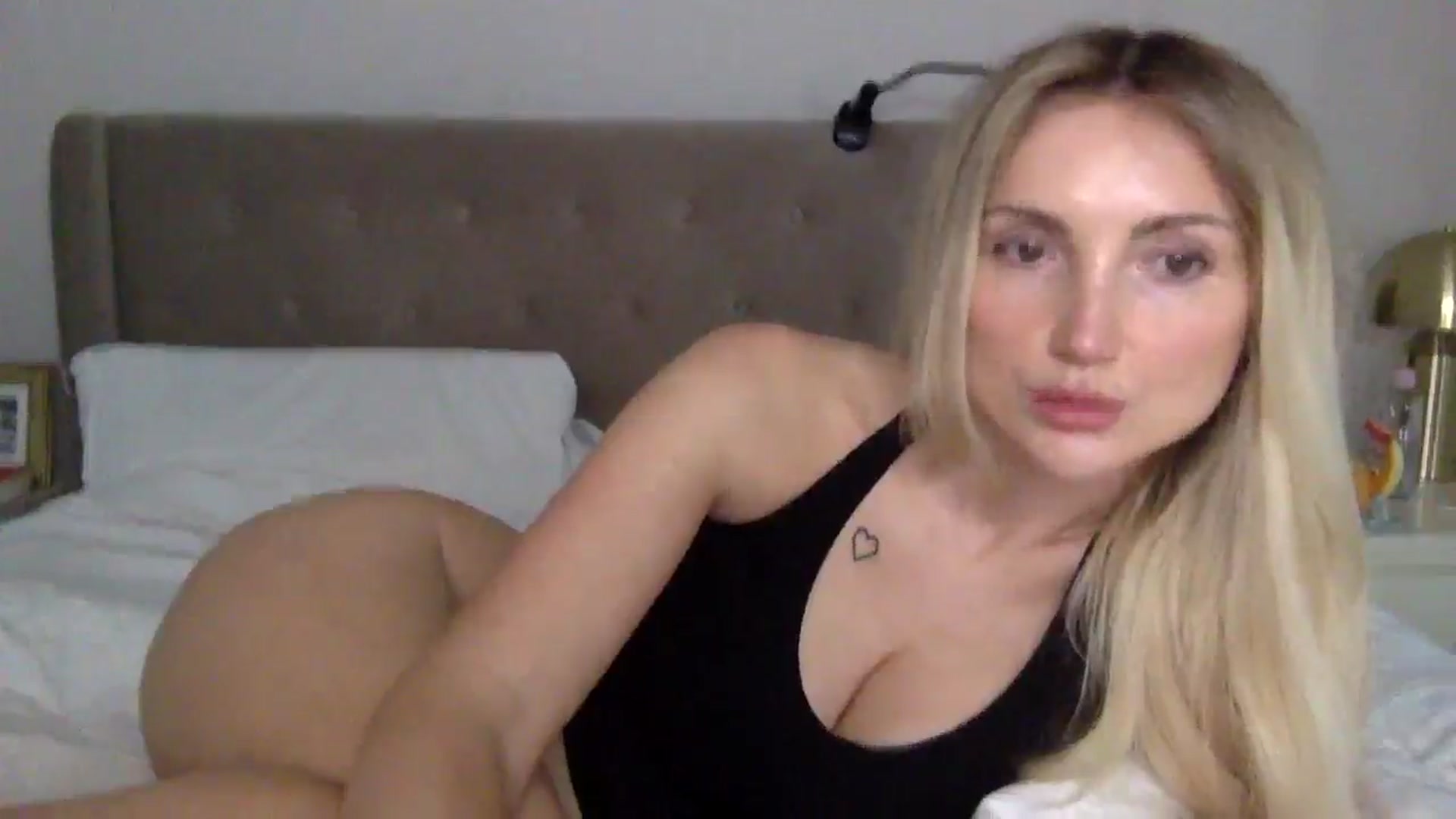 Gallery image thumbnail from louisezus's myfreecams stream on, 10/23/2025, 12:17 image 3 of 20