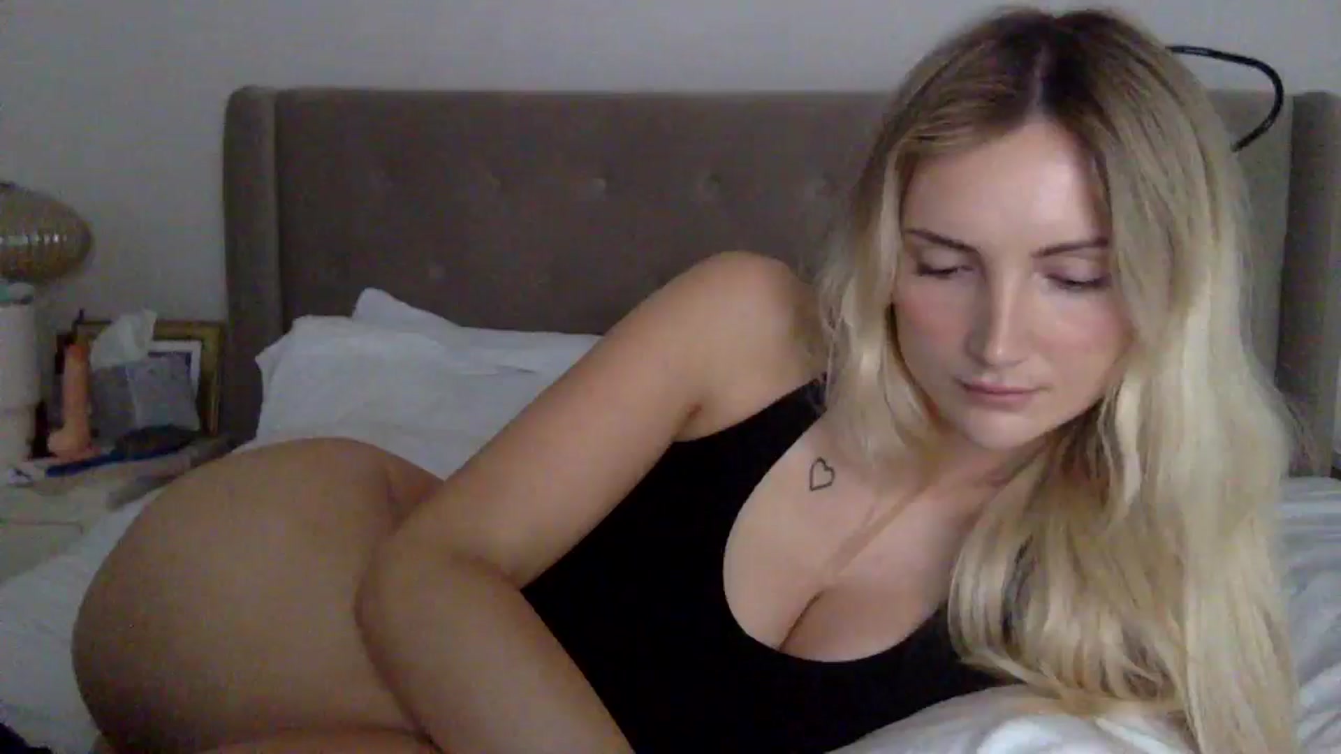 Gallery image thumbnail from louisezus's myfreecams stream on, 11/05/2025, 13:24 image 8 of 20